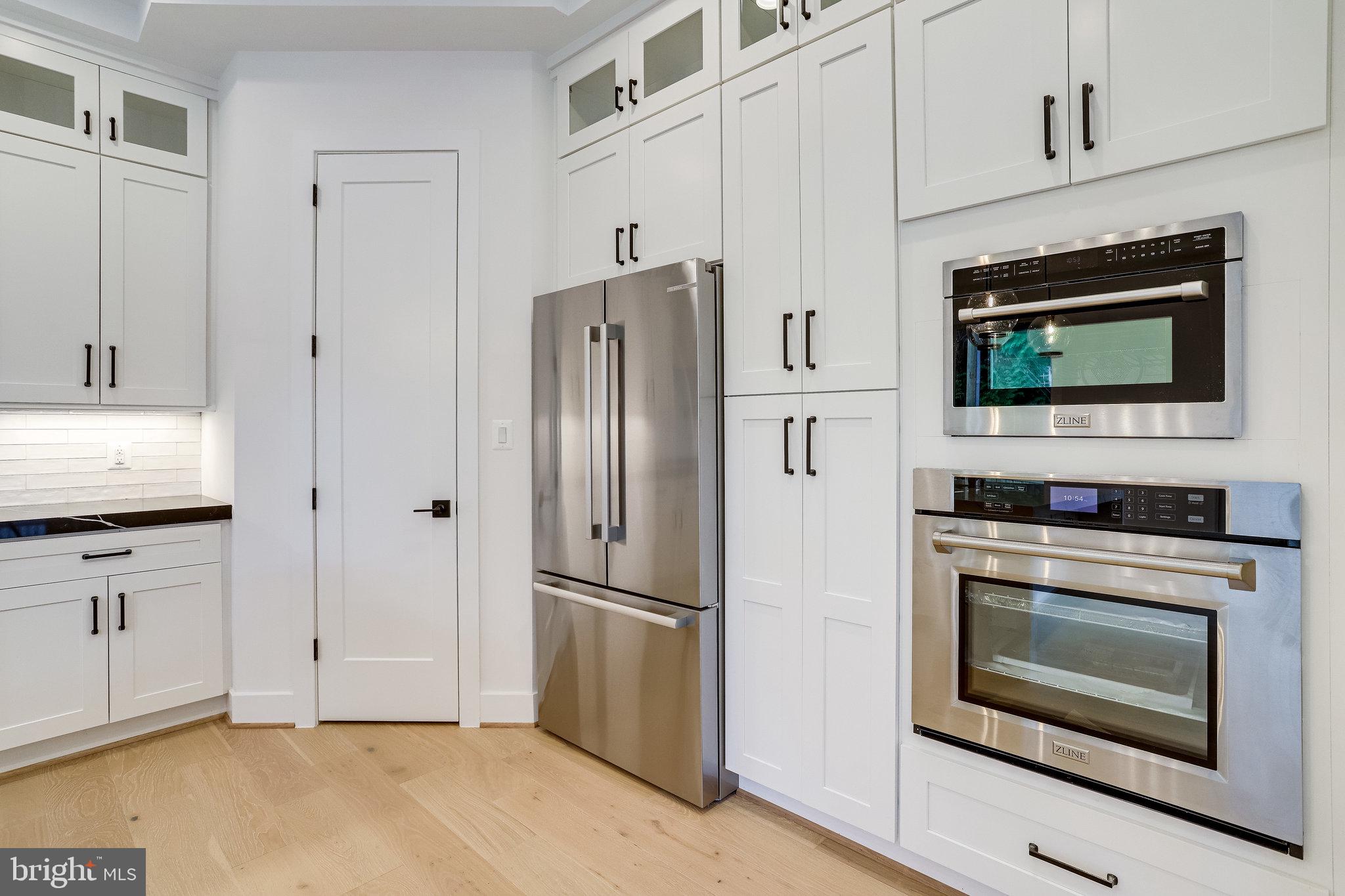 COUNTRY CLUB MANOR - Residential