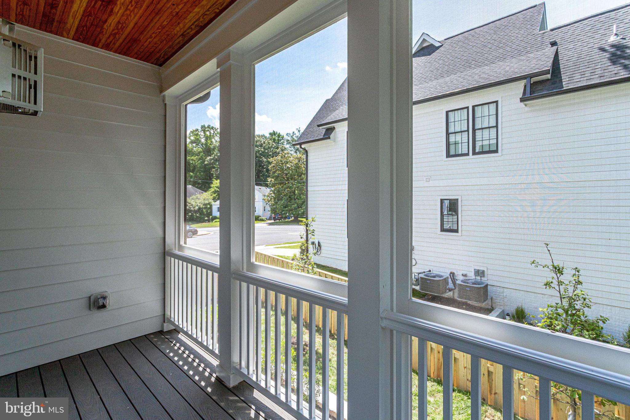 COUNTRY CLUB MANOR - Residential