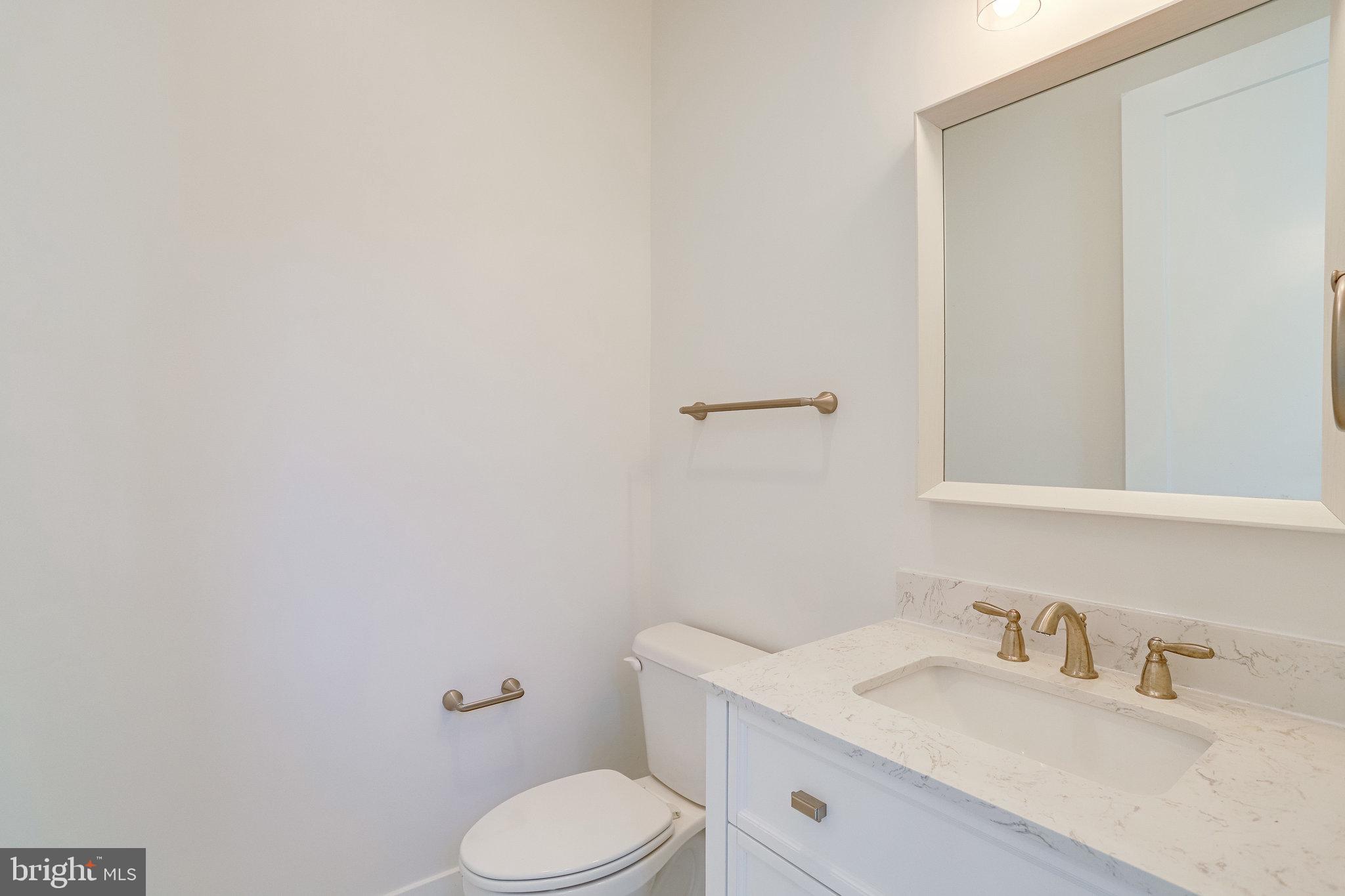 COUNTRY CLUB MANOR - Residential