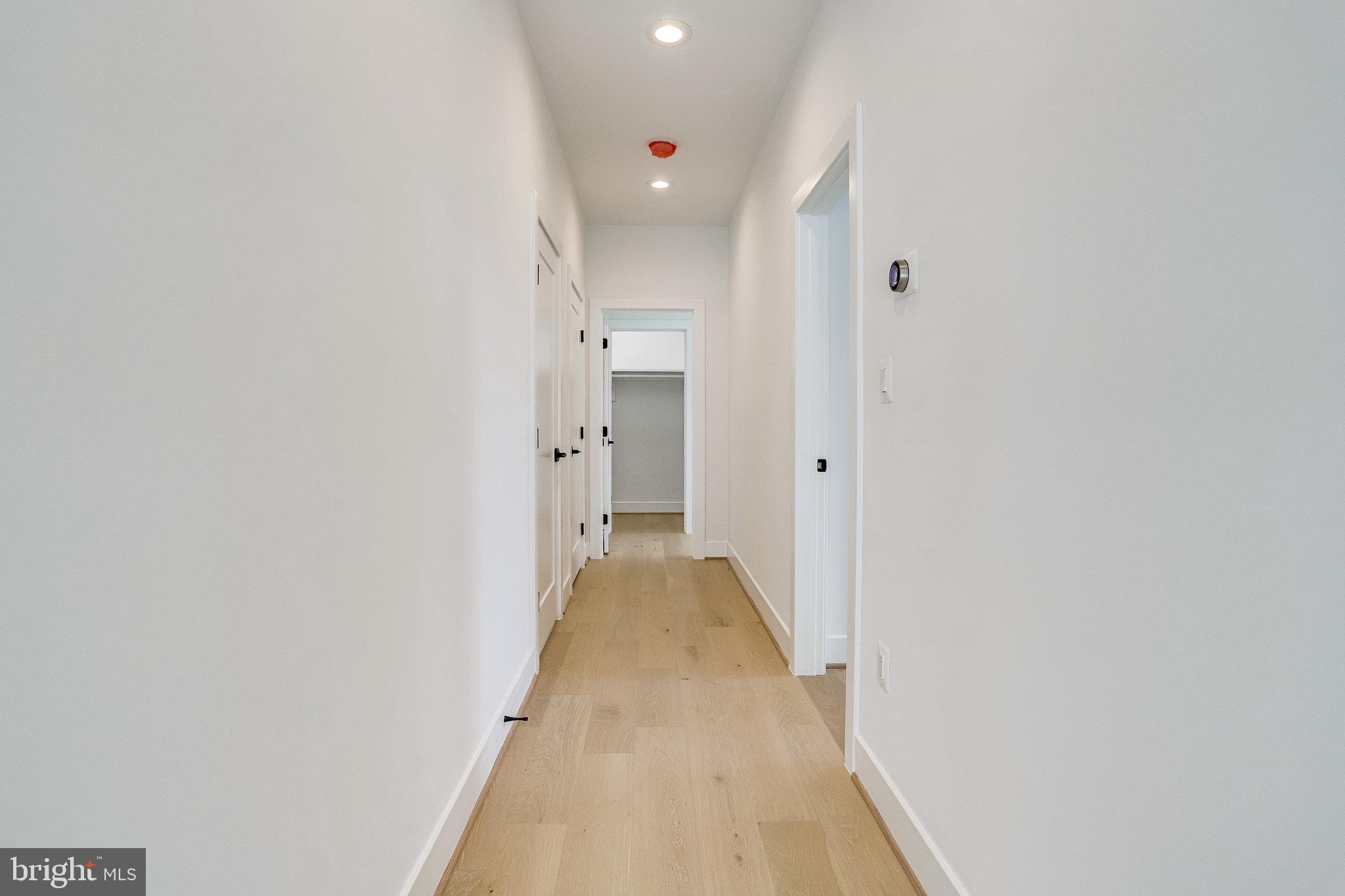 COUNTRY CLUB MANOR - Residential