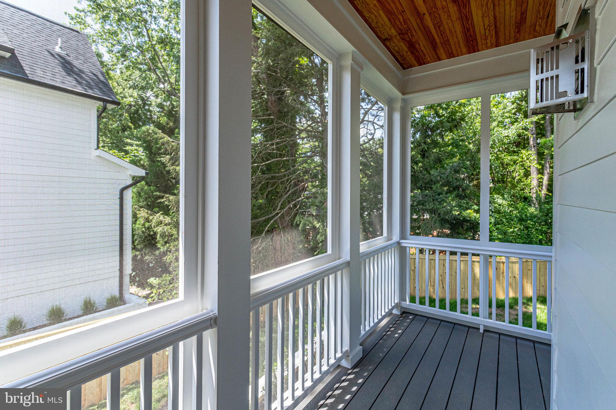 COUNTRY CLUB MANOR - Residential