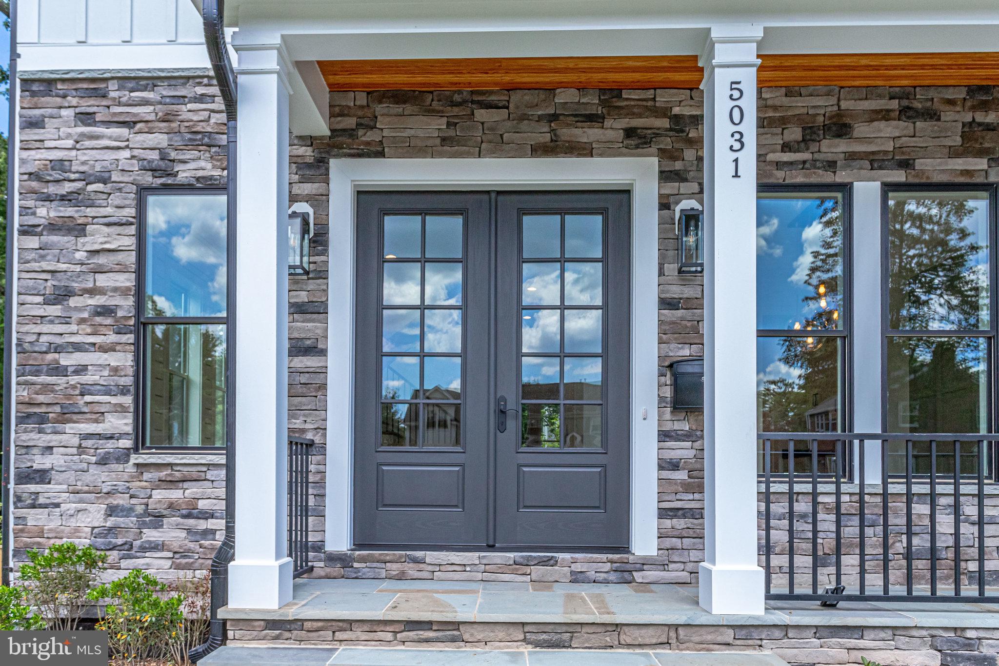 COUNTRY CLUB MANOR - Residential