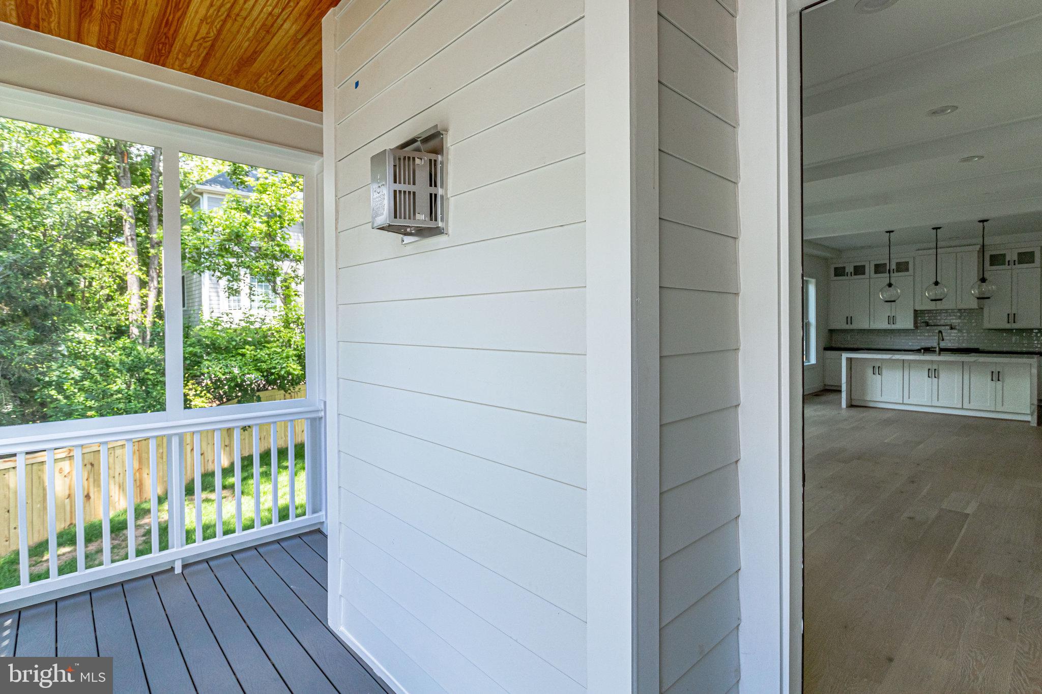 COUNTRY CLUB MANOR - Residential