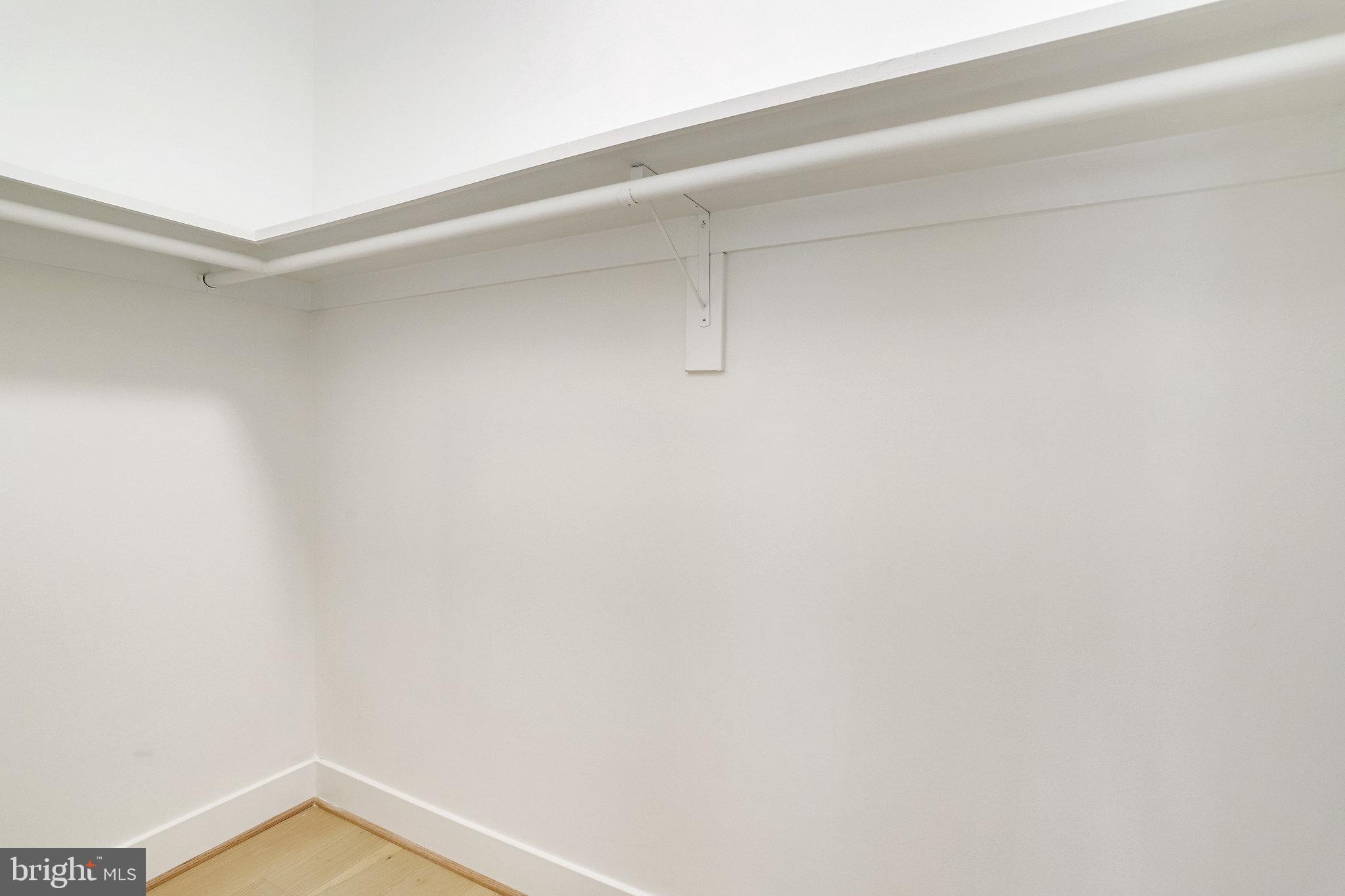 COUNTRY CLUB MANOR - Residential