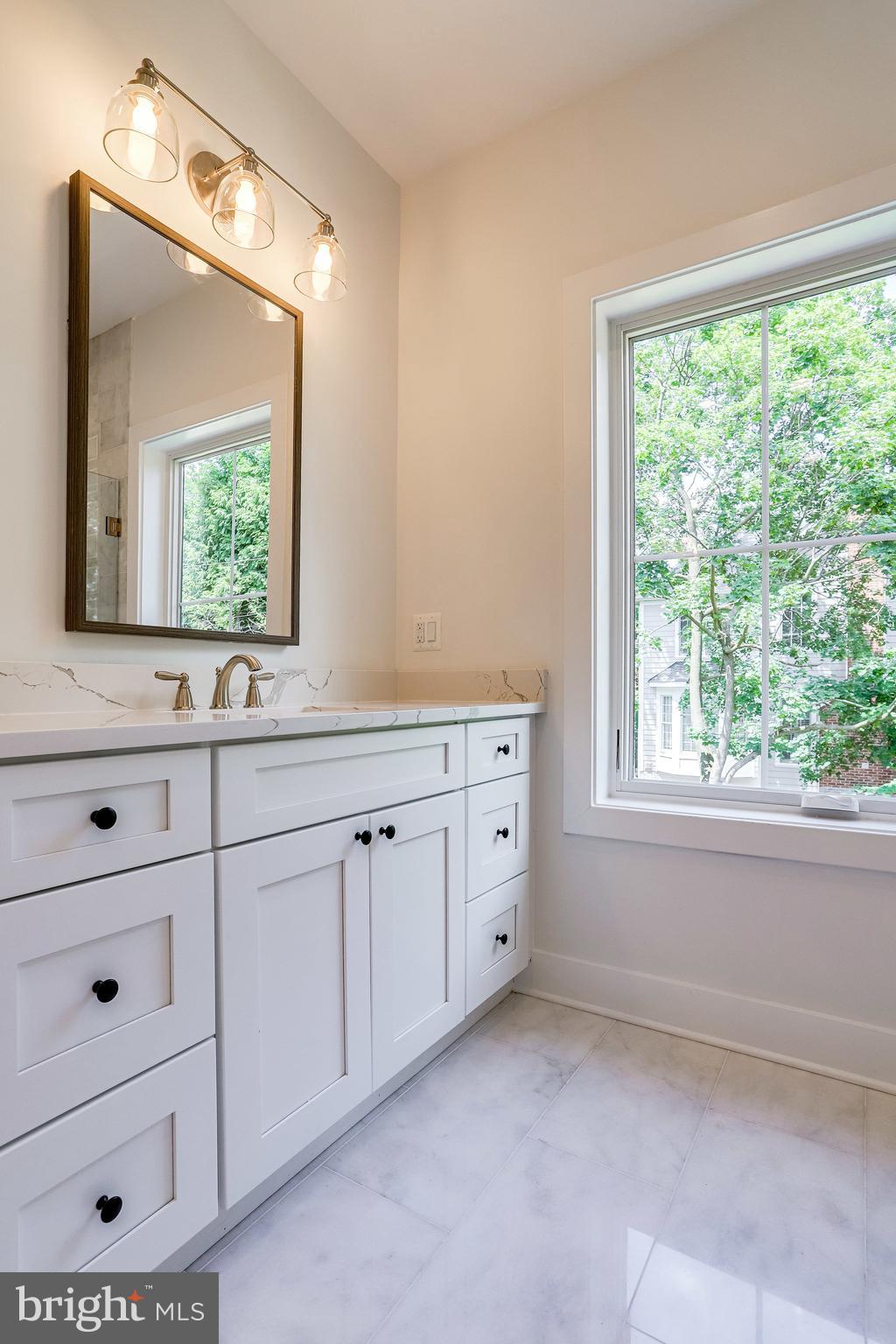 COUNTRY CLUB MANOR - Residential