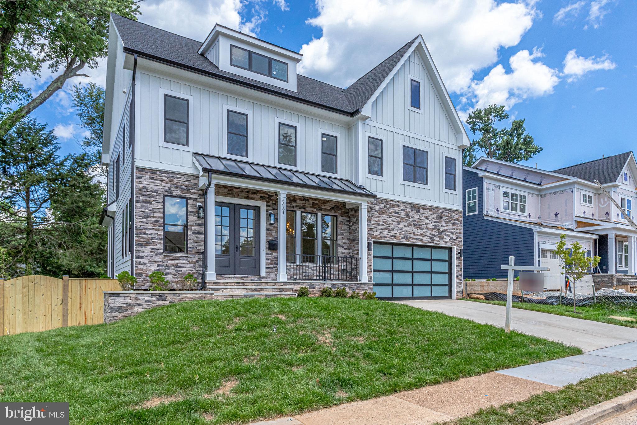 COUNTRY CLUB MANOR - Residential