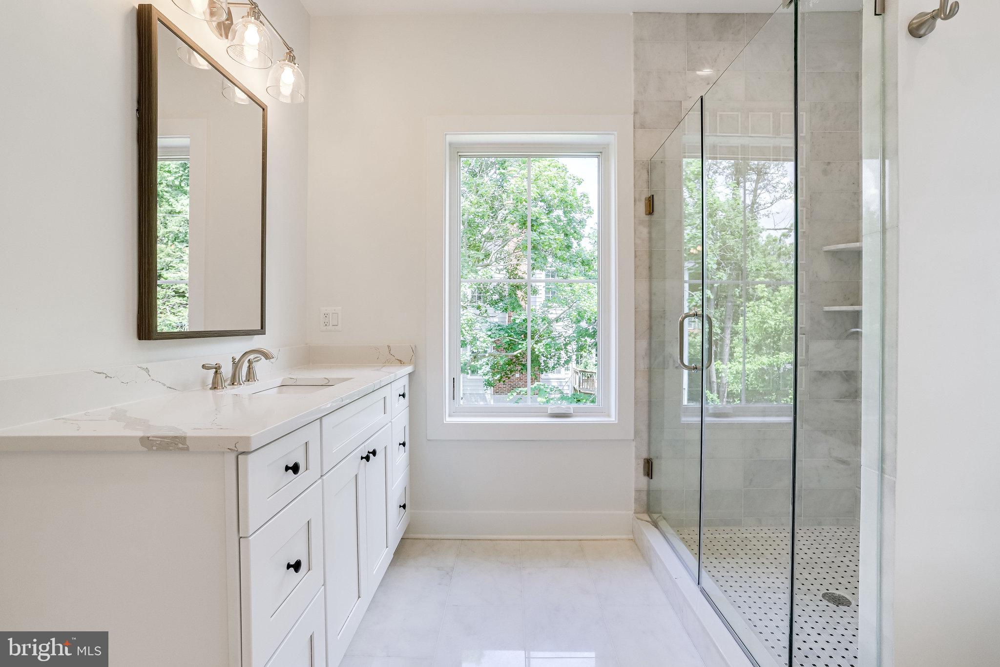 COUNTRY CLUB MANOR - Residential