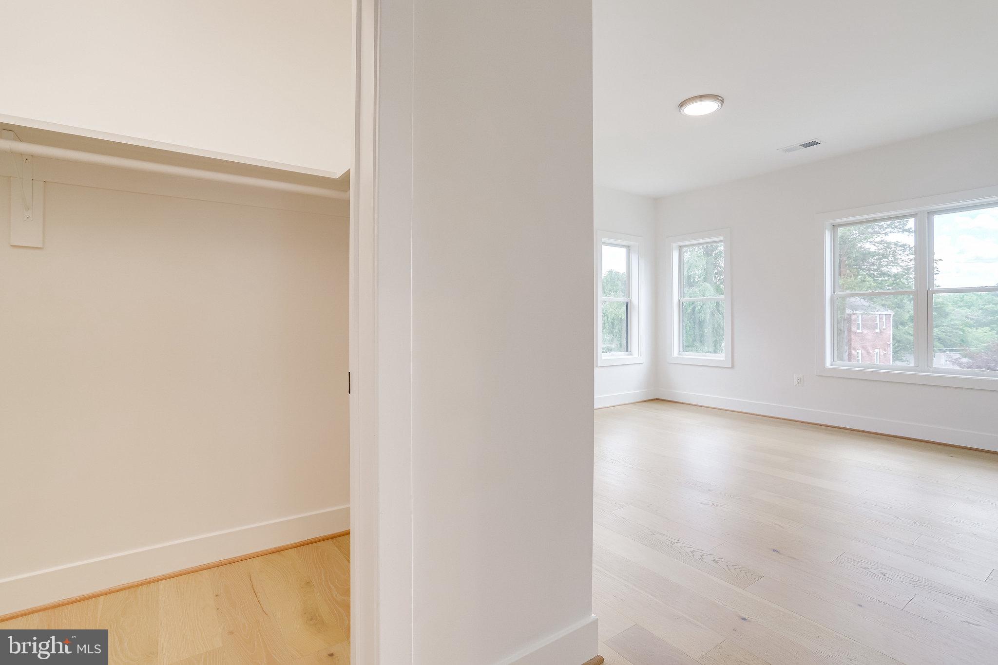 COUNTRY CLUB MANOR - Residential