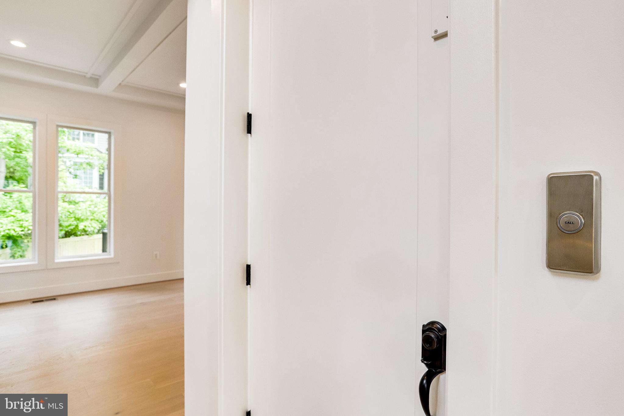 COUNTRY CLUB MANOR - Residential