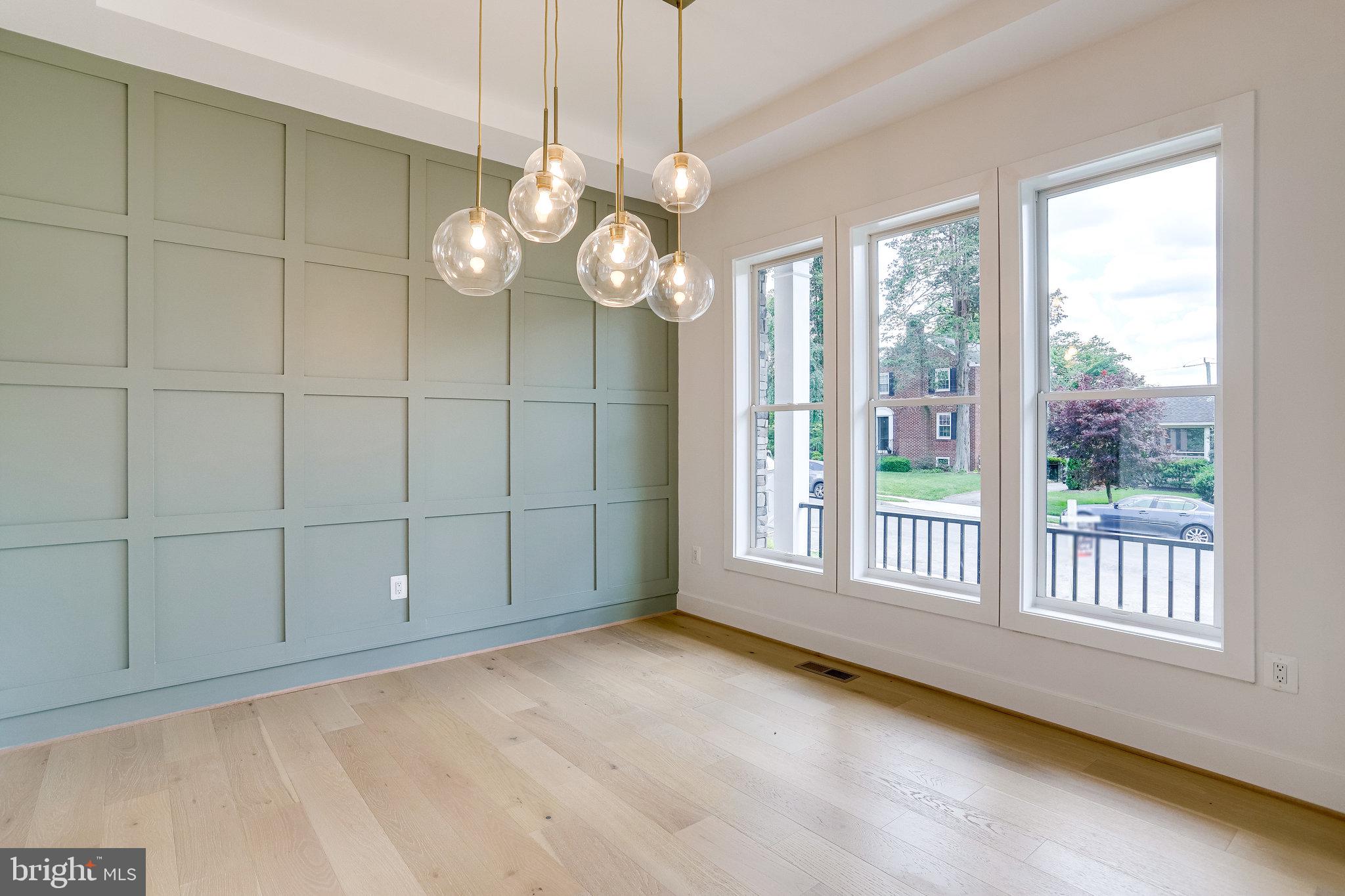 COUNTRY CLUB MANOR - Residential