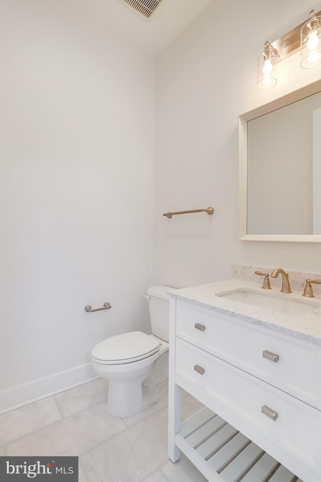 COUNTRY CLUB MANOR - Residential