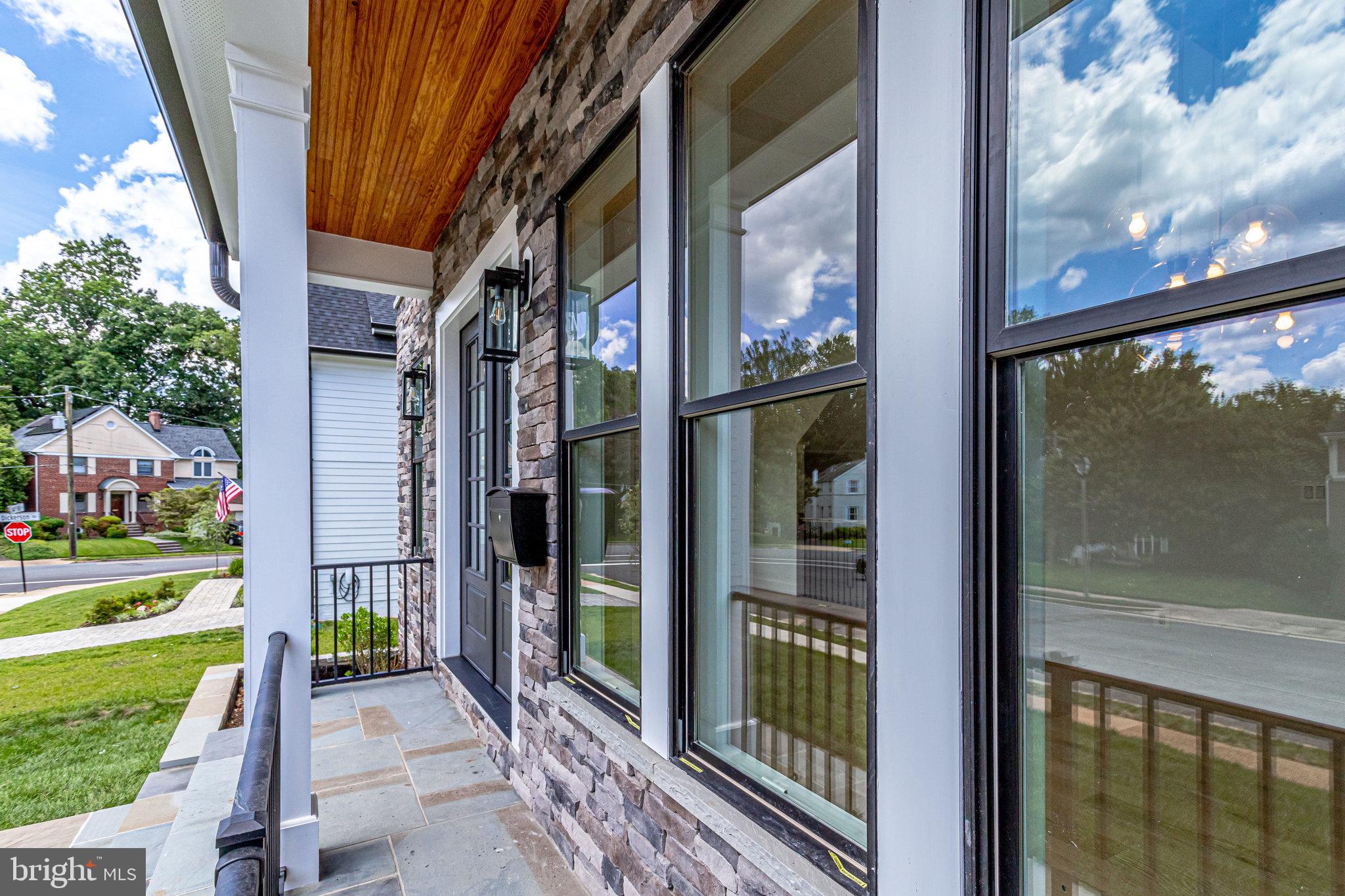 COUNTRY CLUB MANOR - Residential