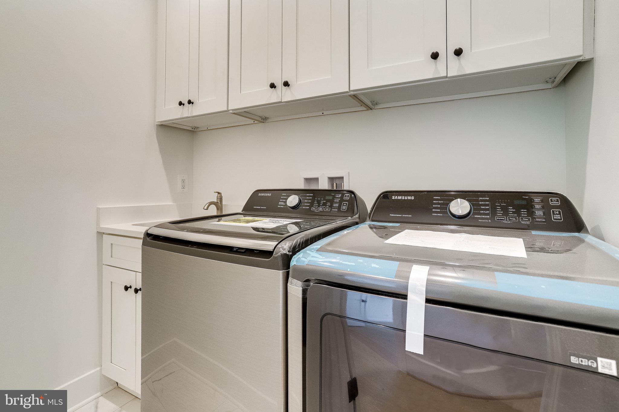 COUNTRY CLUB MANOR - Residential