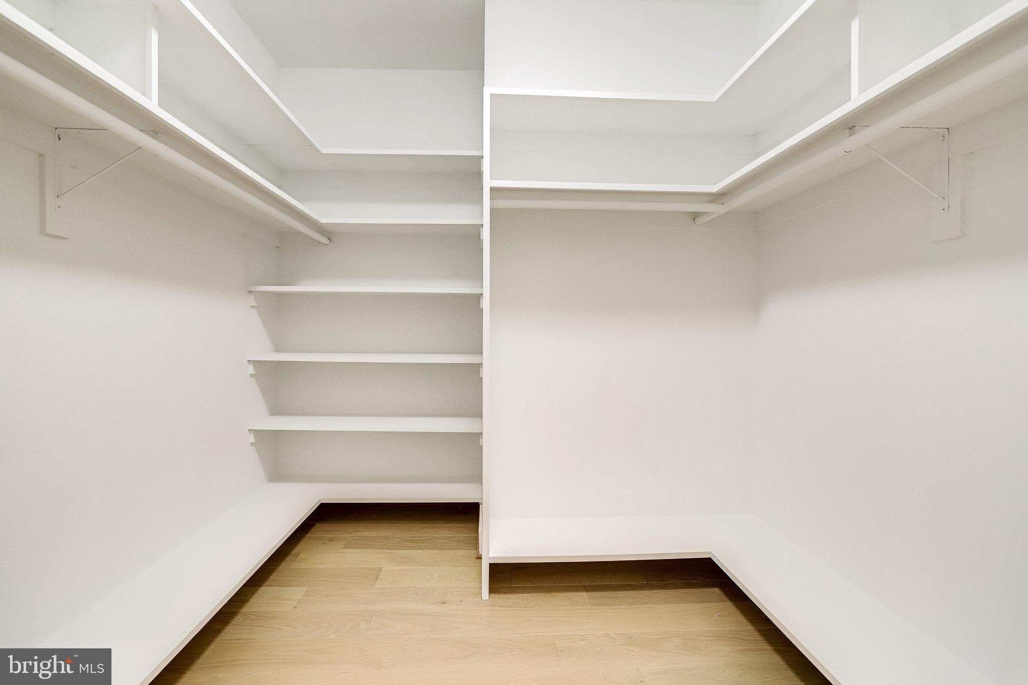 COUNTRY CLUB MANOR - Residential