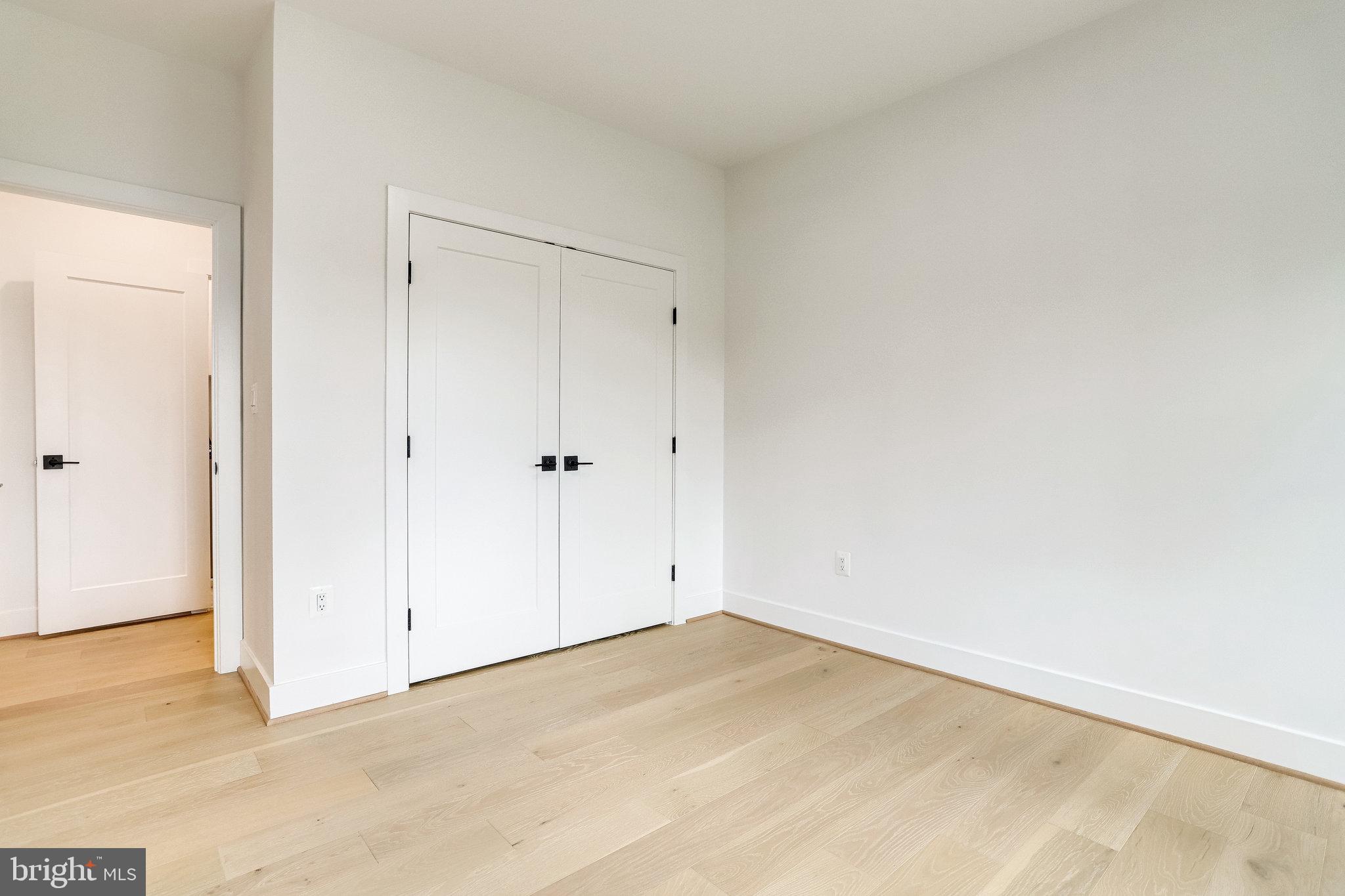 COUNTRY CLUB MANOR - Residential