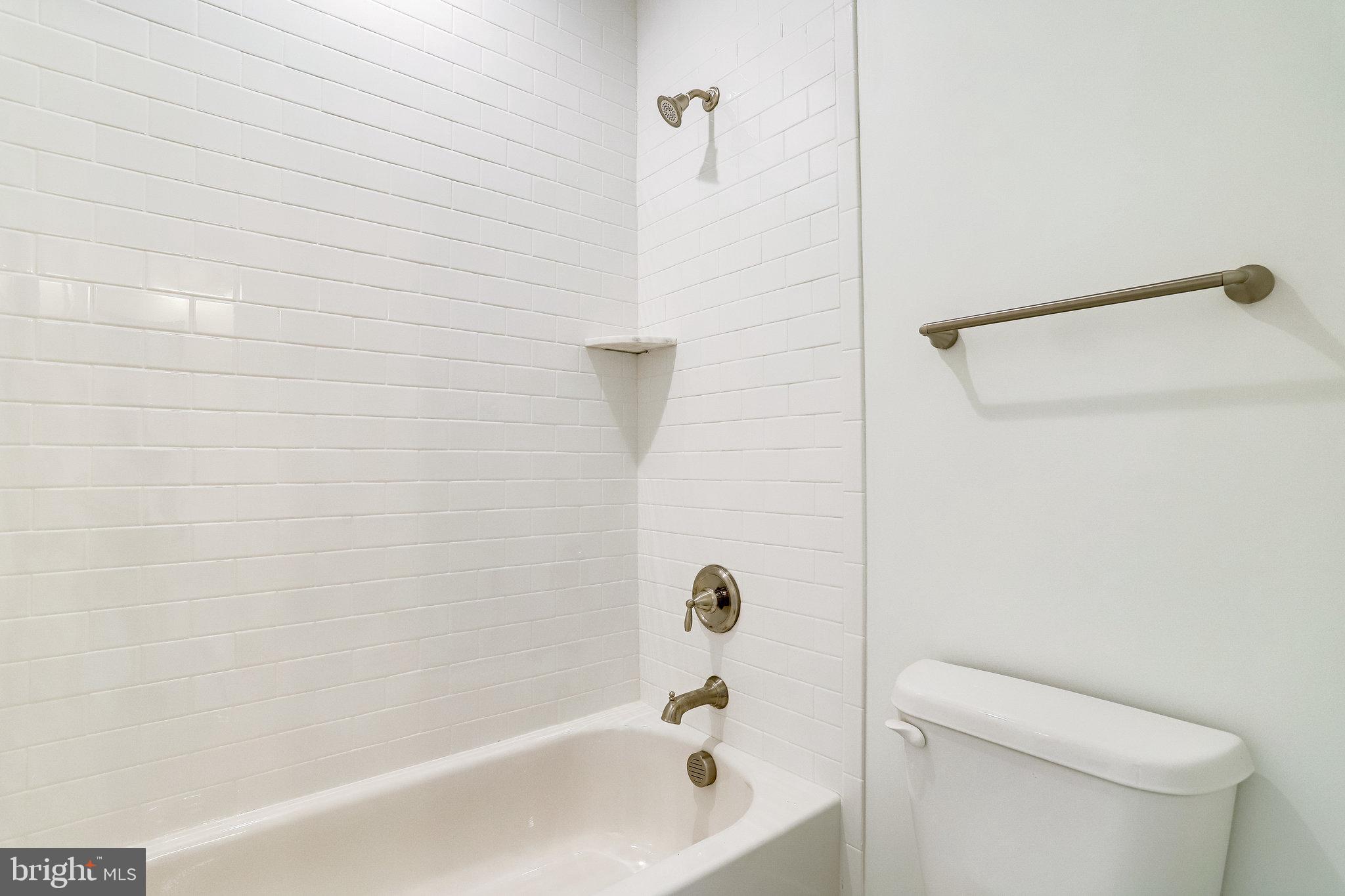 COUNTRY CLUB MANOR - Residential