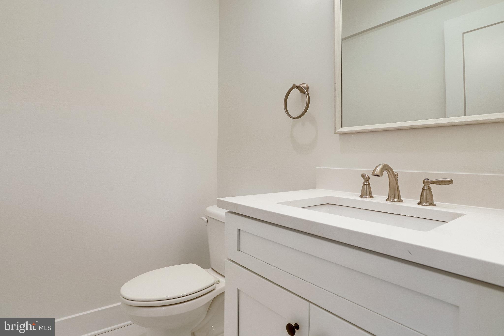 COUNTRY CLUB MANOR - Residential