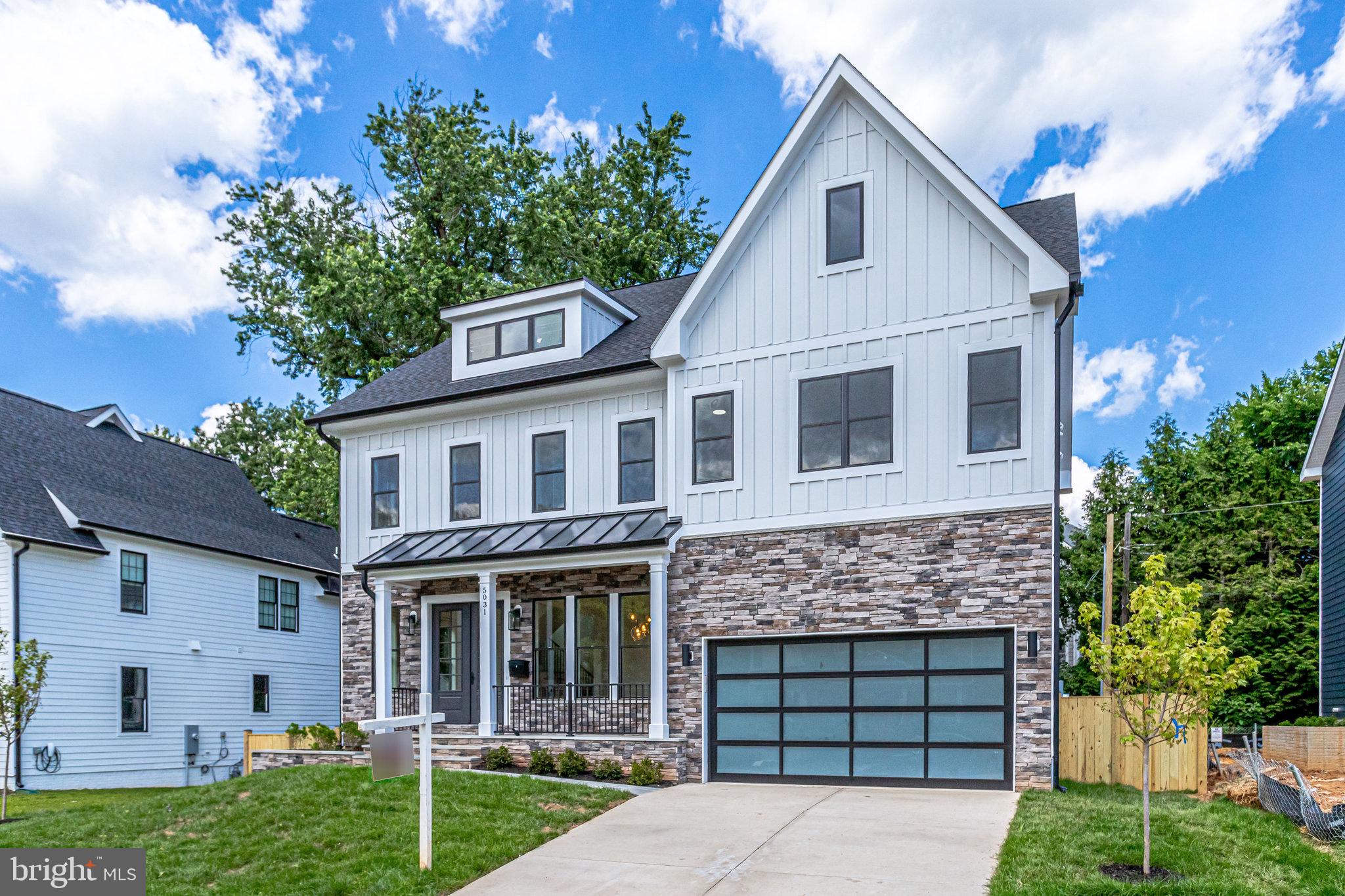 COUNTRY CLUB MANOR - Residential