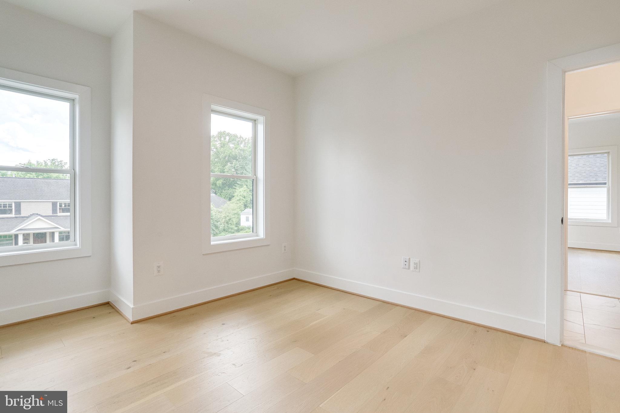 COUNTRY CLUB MANOR - Residential