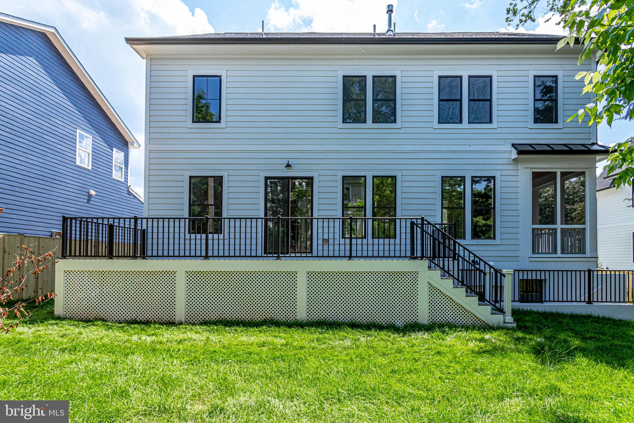 COUNTRY CLUB MANOR - Residential