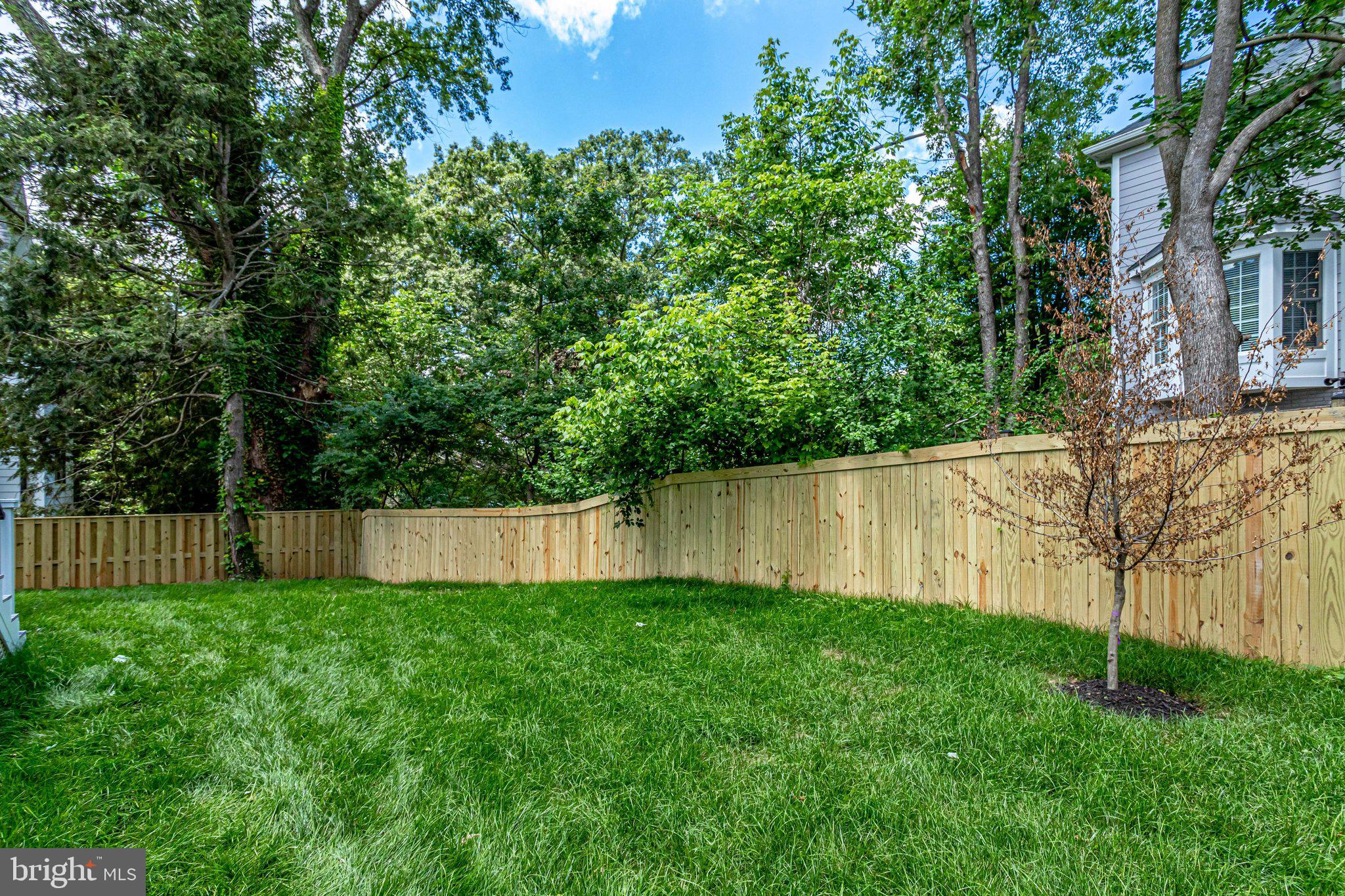 COUNTRY CLUB MANOR - Residential