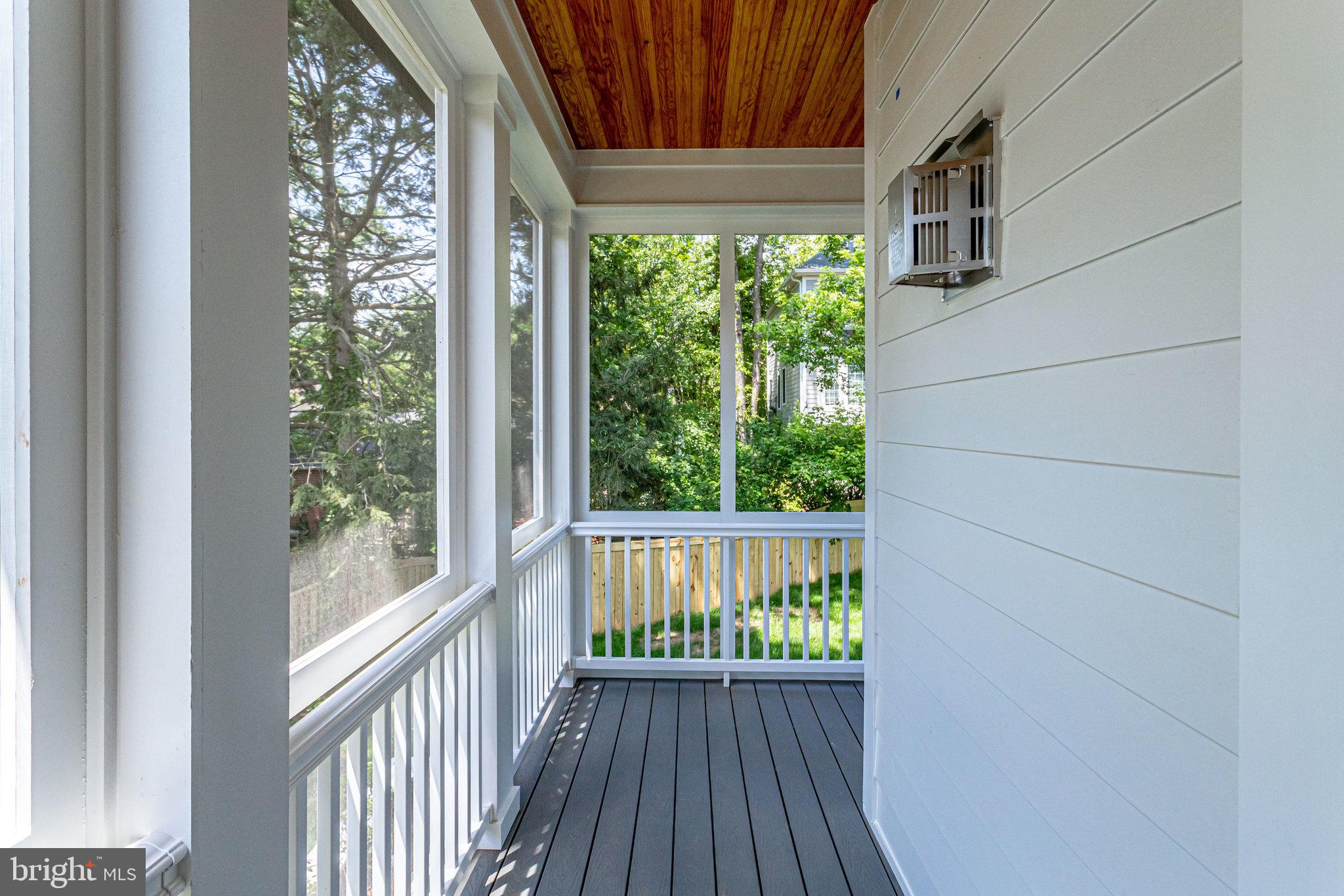 COUNTRY CLUB MANOR - Residential