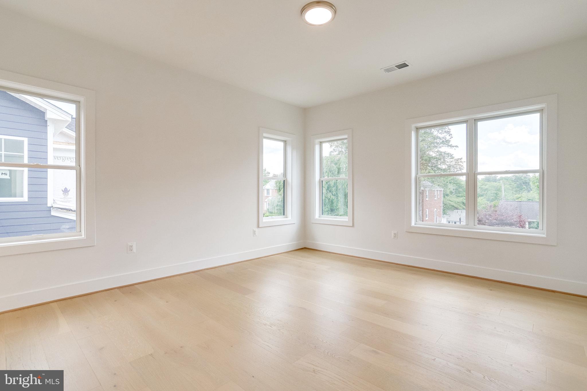 COUNTRY CLUB MANOR - Residential