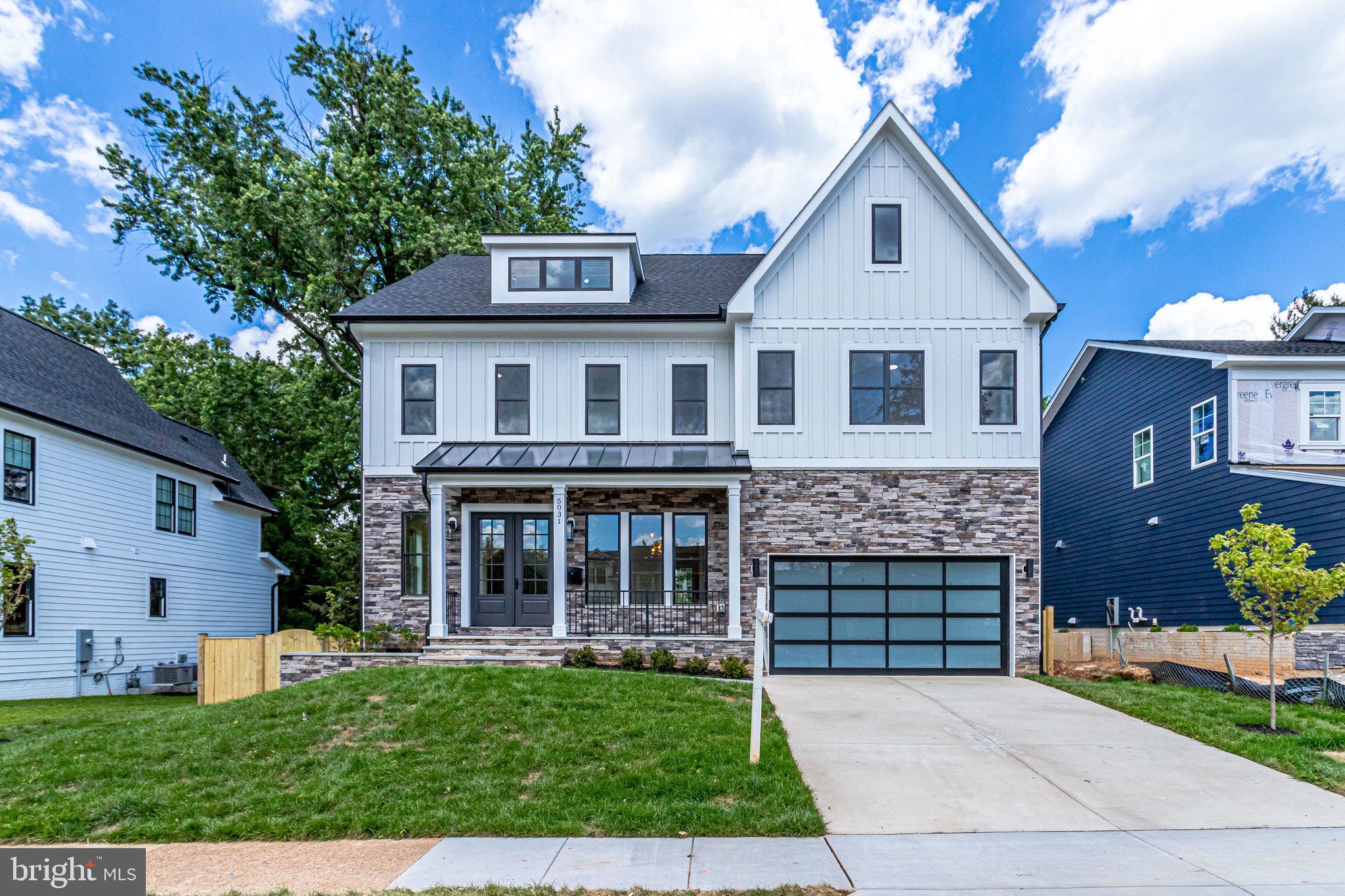 COUNTRY CLUB MANOR - Residential