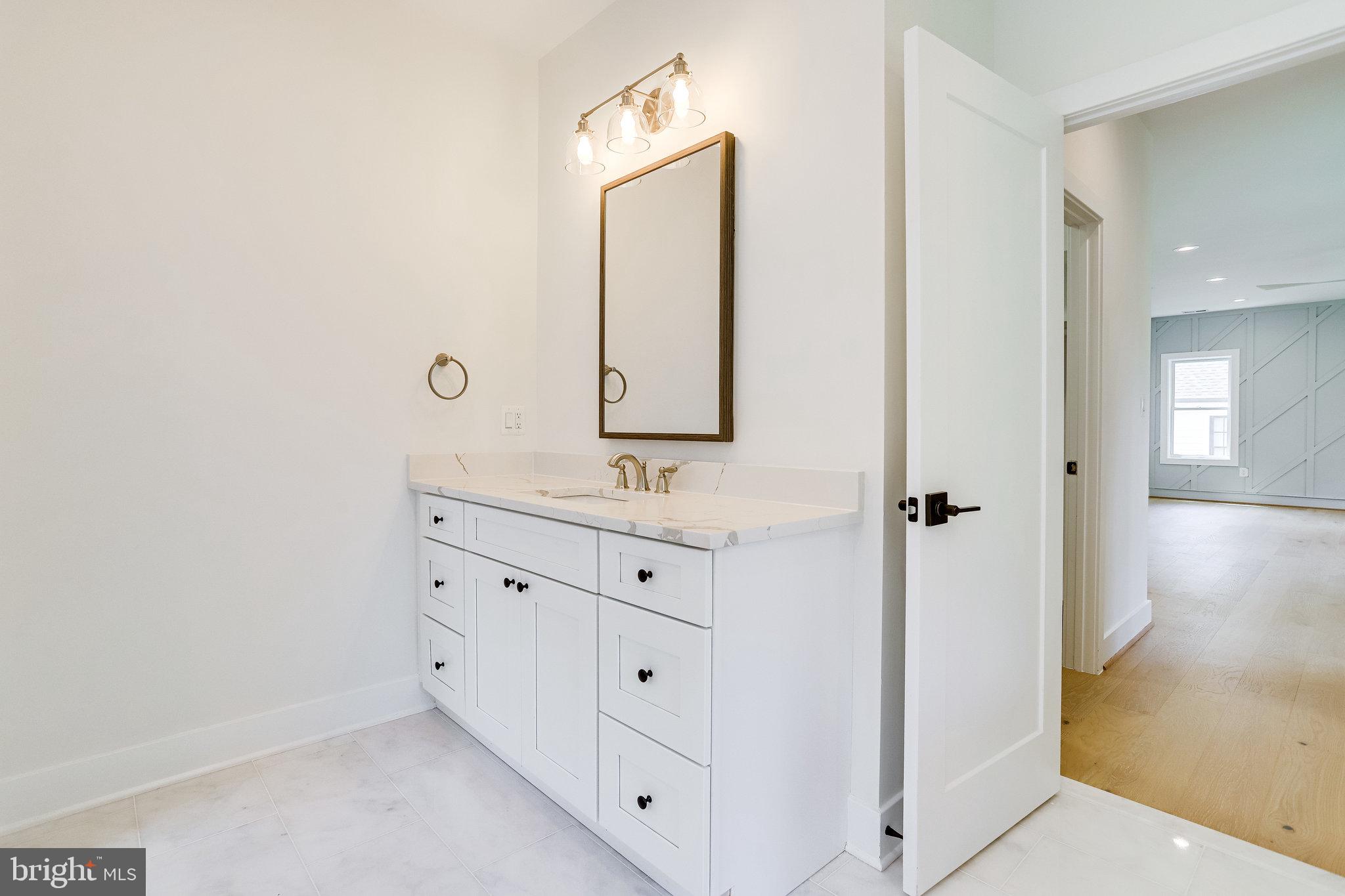 COUNTRY CLUB MANOR - Residential