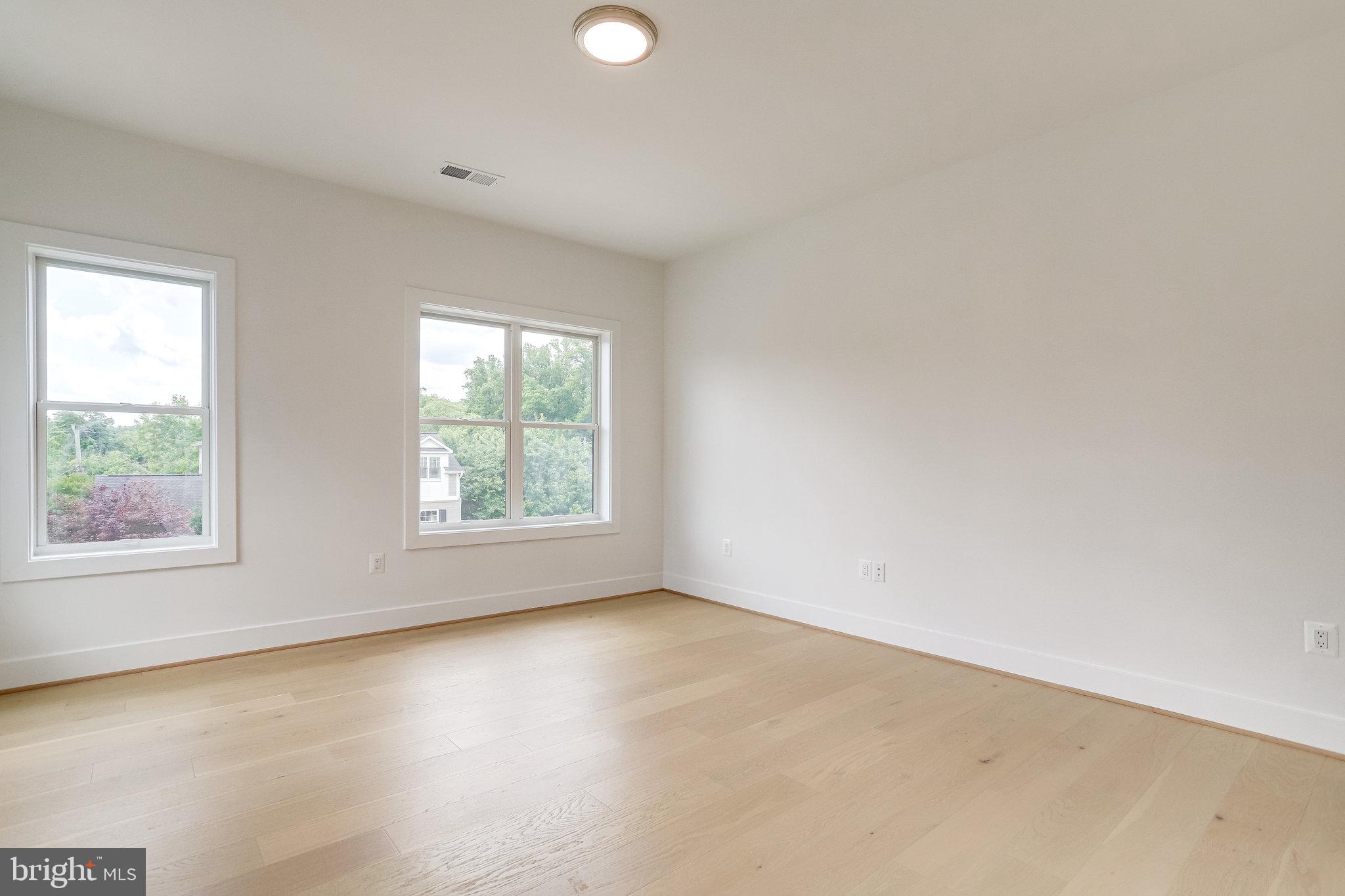 COUNTRY CLUB MANOR - Residential