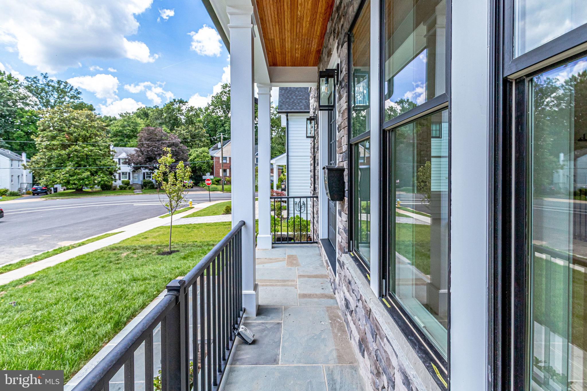 COUNTRY CLUB MANOR - Residential