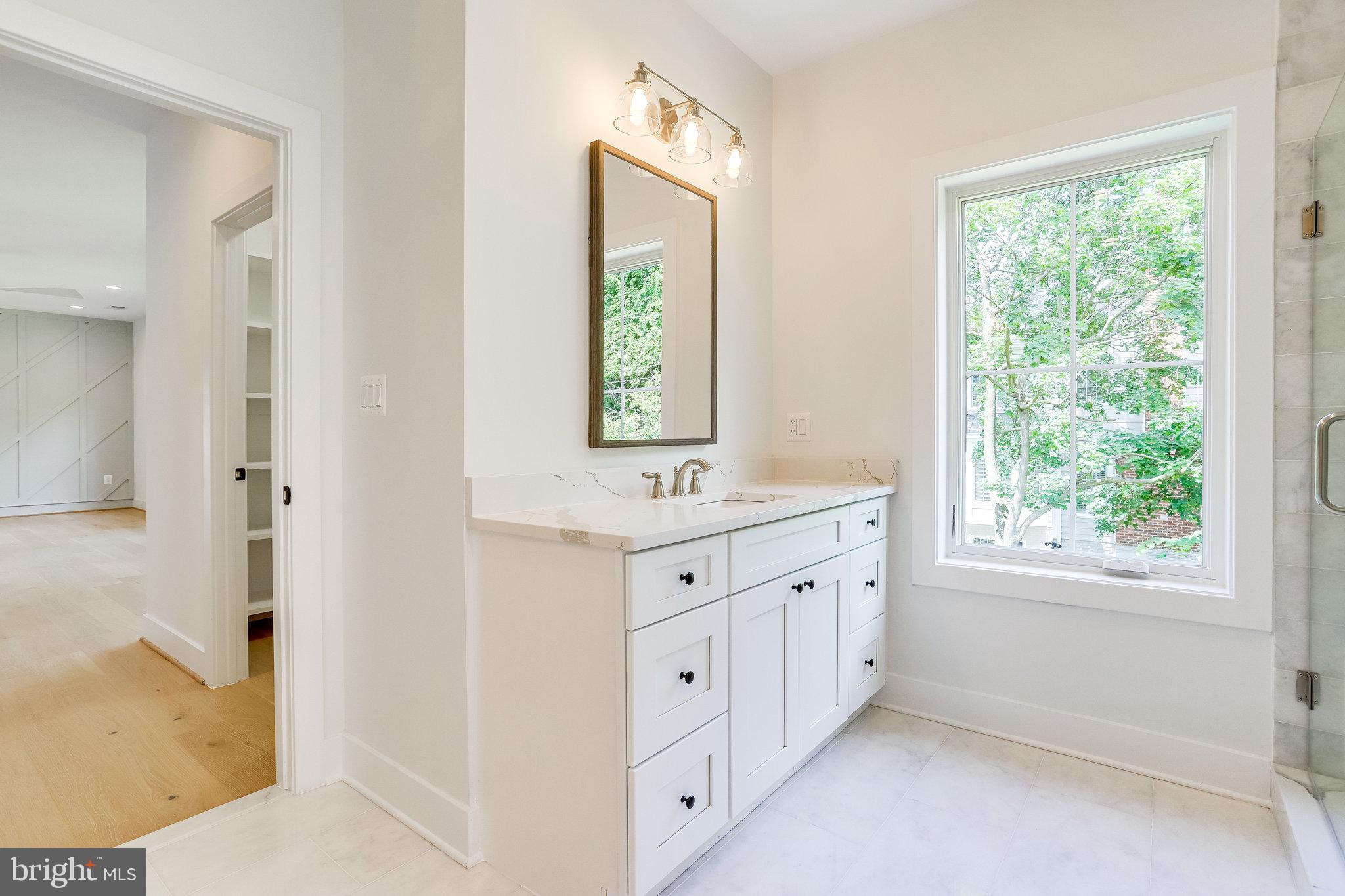 COUNTRY CLUB MANOR - Residential