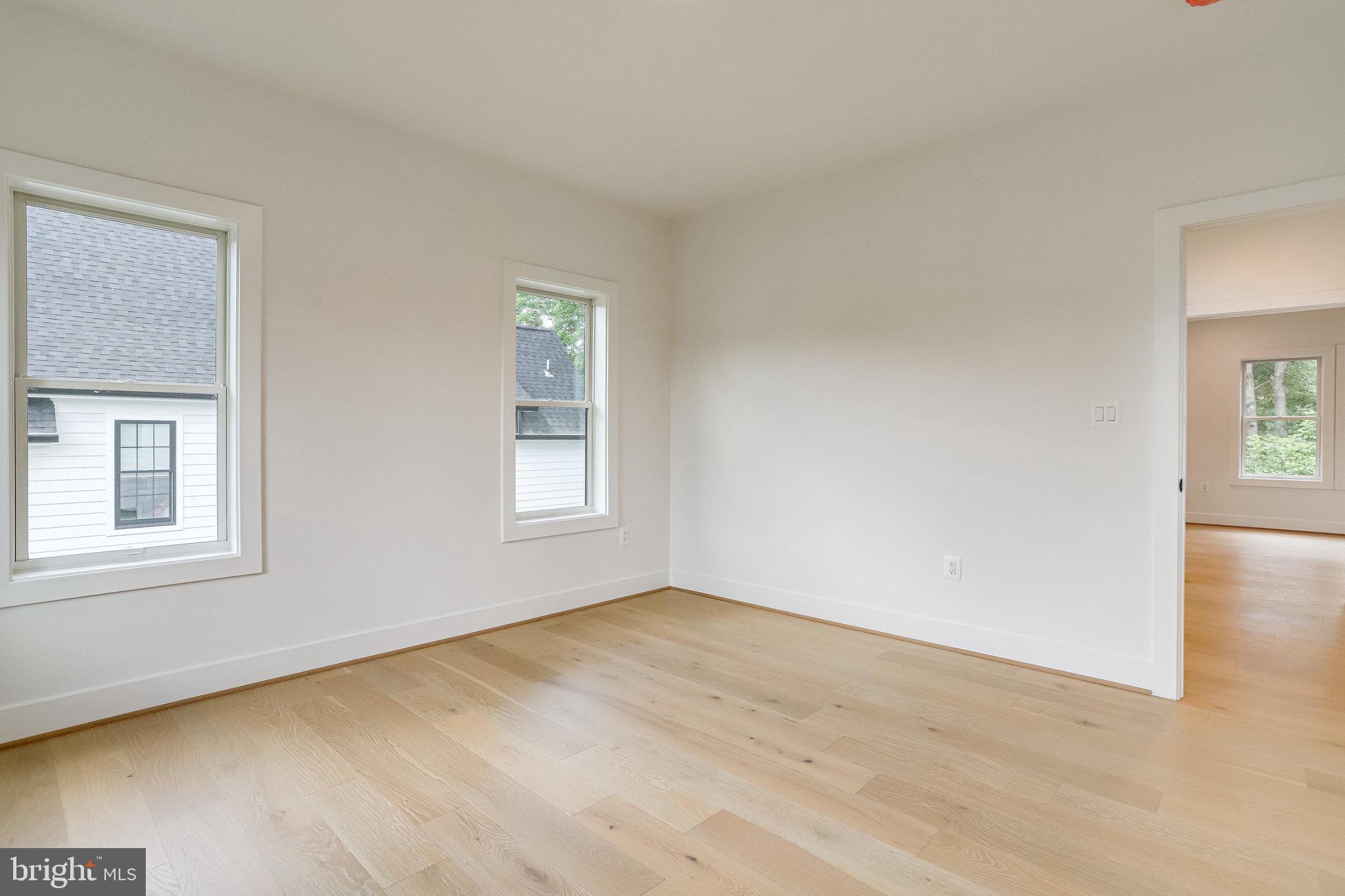 COUNTRY CLUB MANOR - Residential