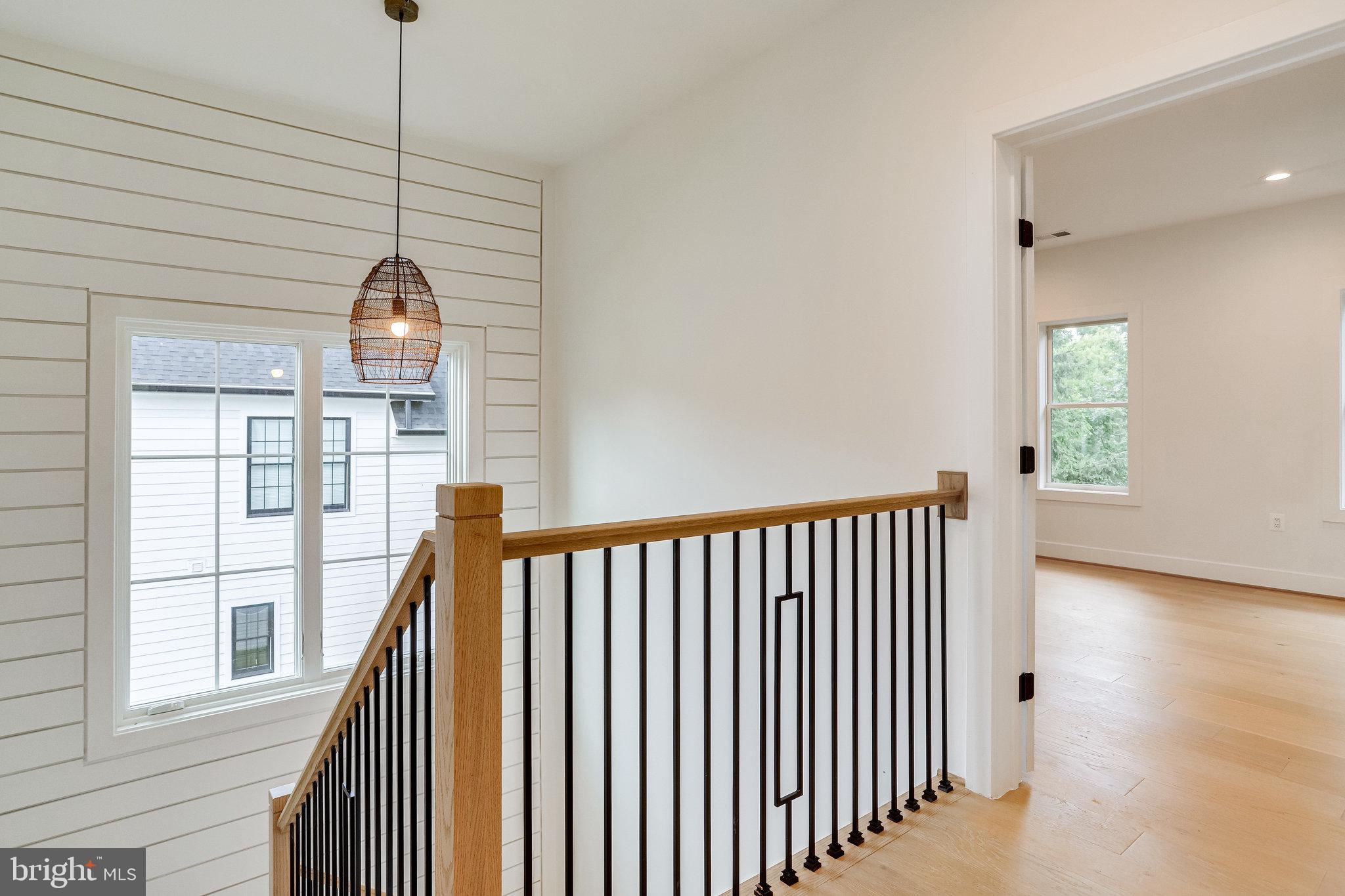 COUNTRY CLUB MANOR - Residential