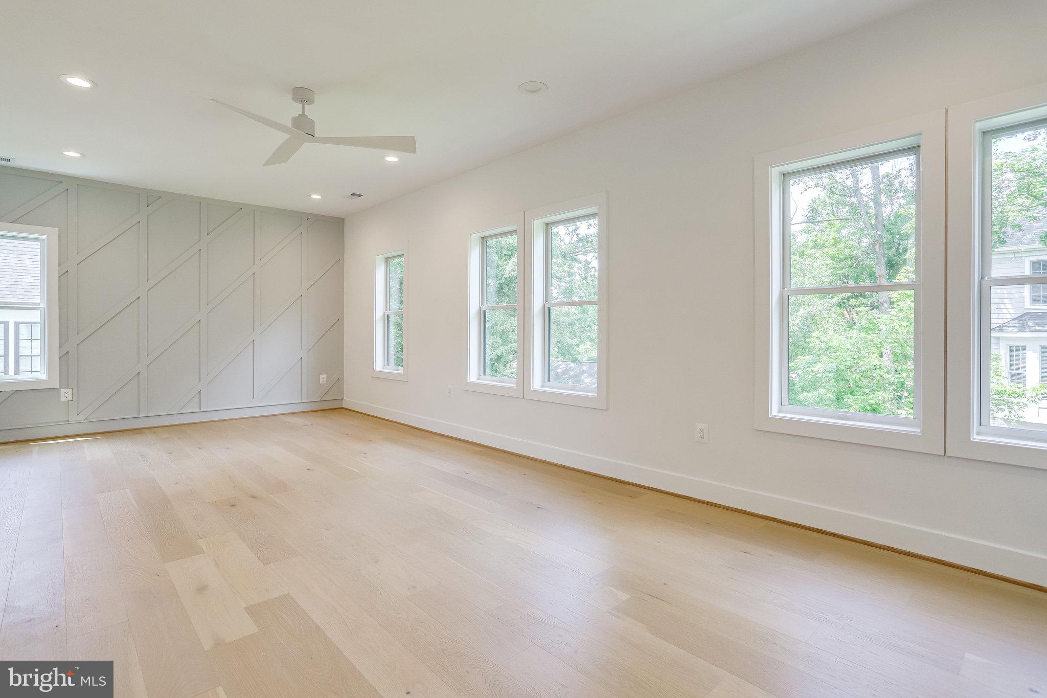 COUNTRY CLUB MANOR - Residential