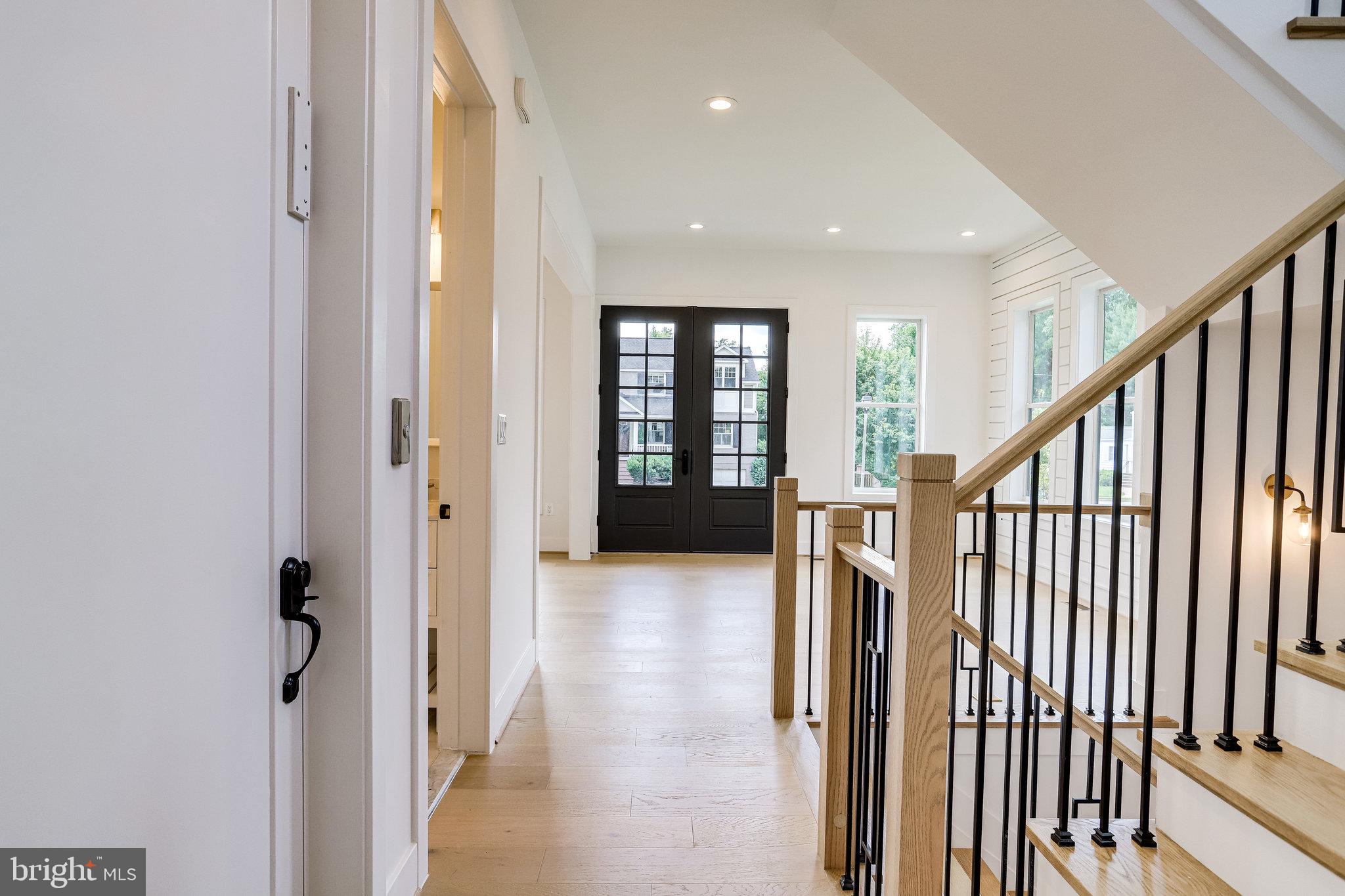 COUNTRY CLUB MANOR - Residential