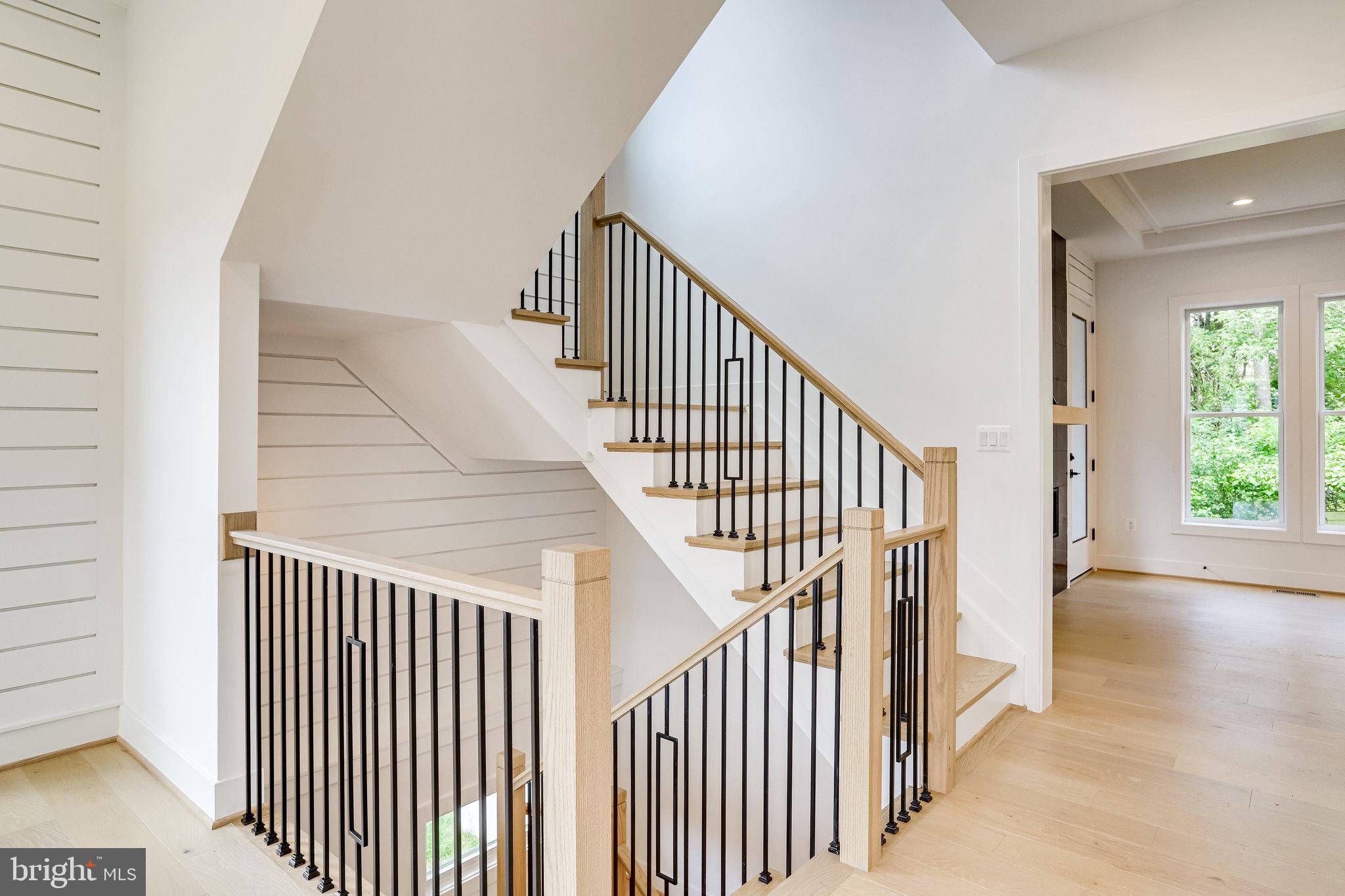 COUNTRY CLUB MANOR - Residential