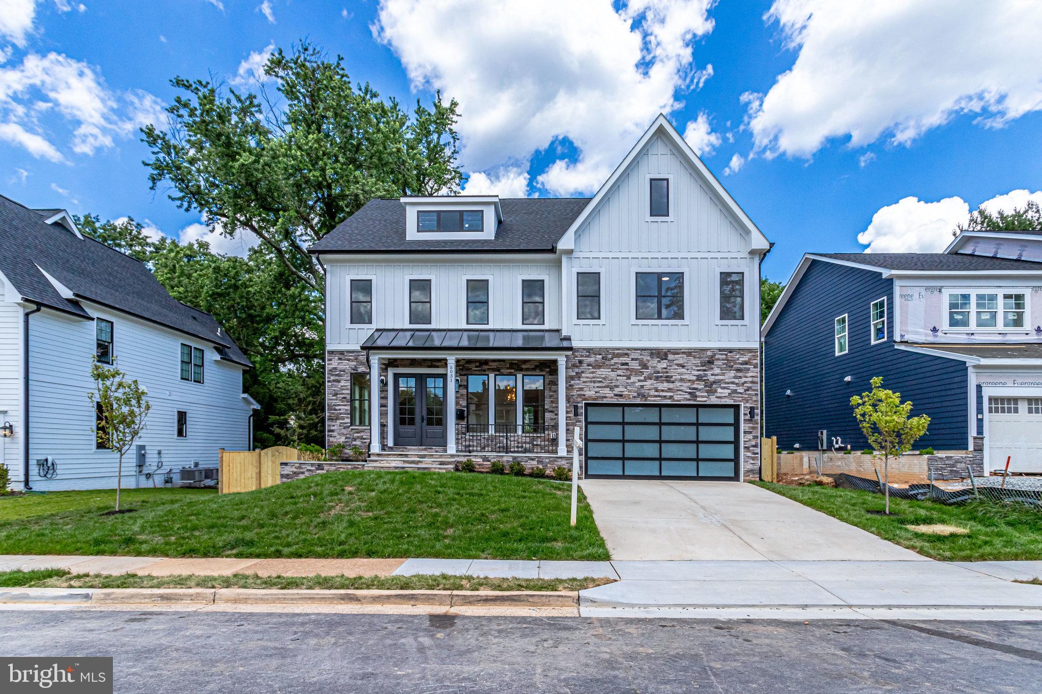 COUNTRY CLUB MANOR - Residential