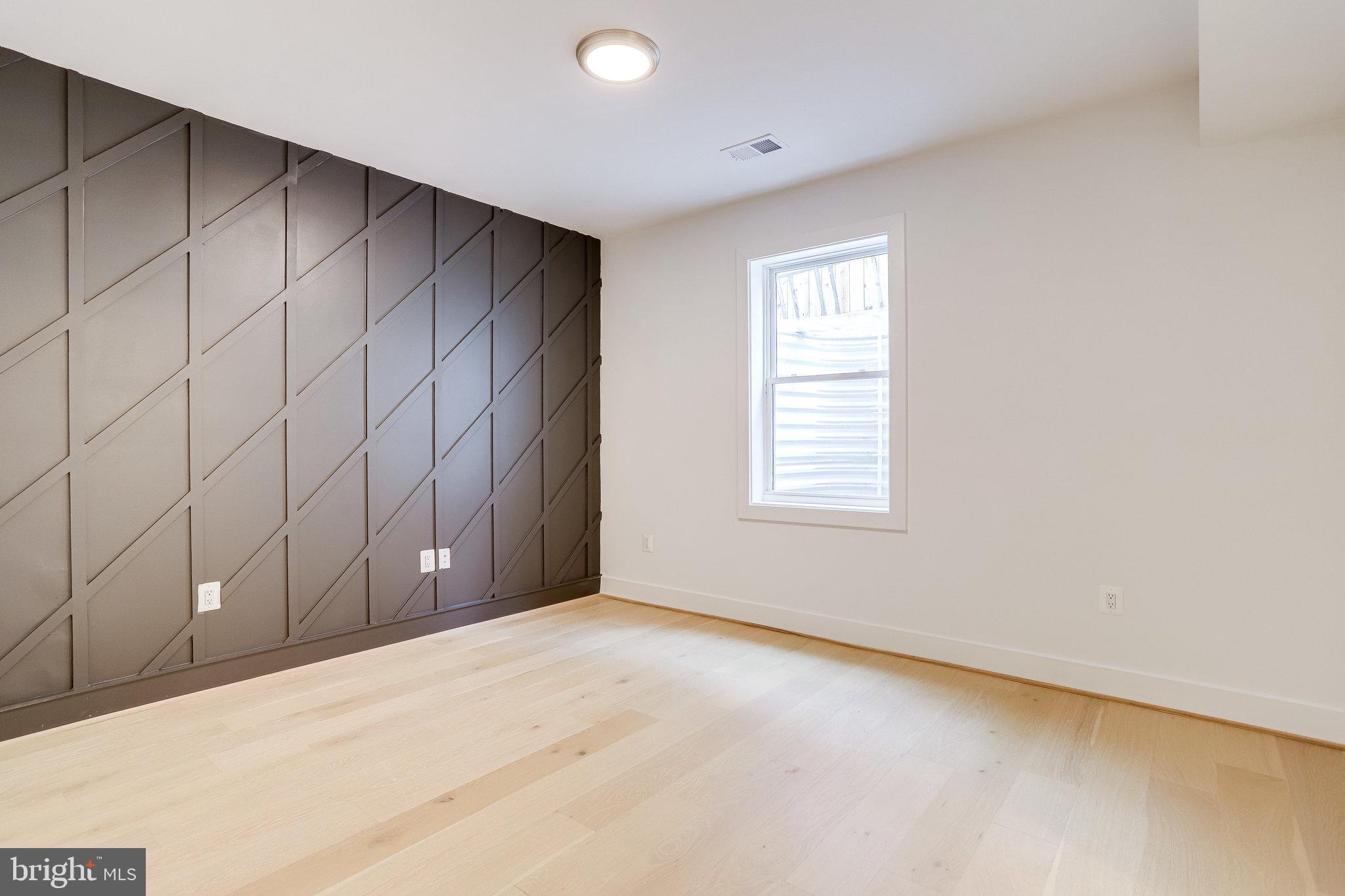 COUNTRY CLUB MANOR - Residential