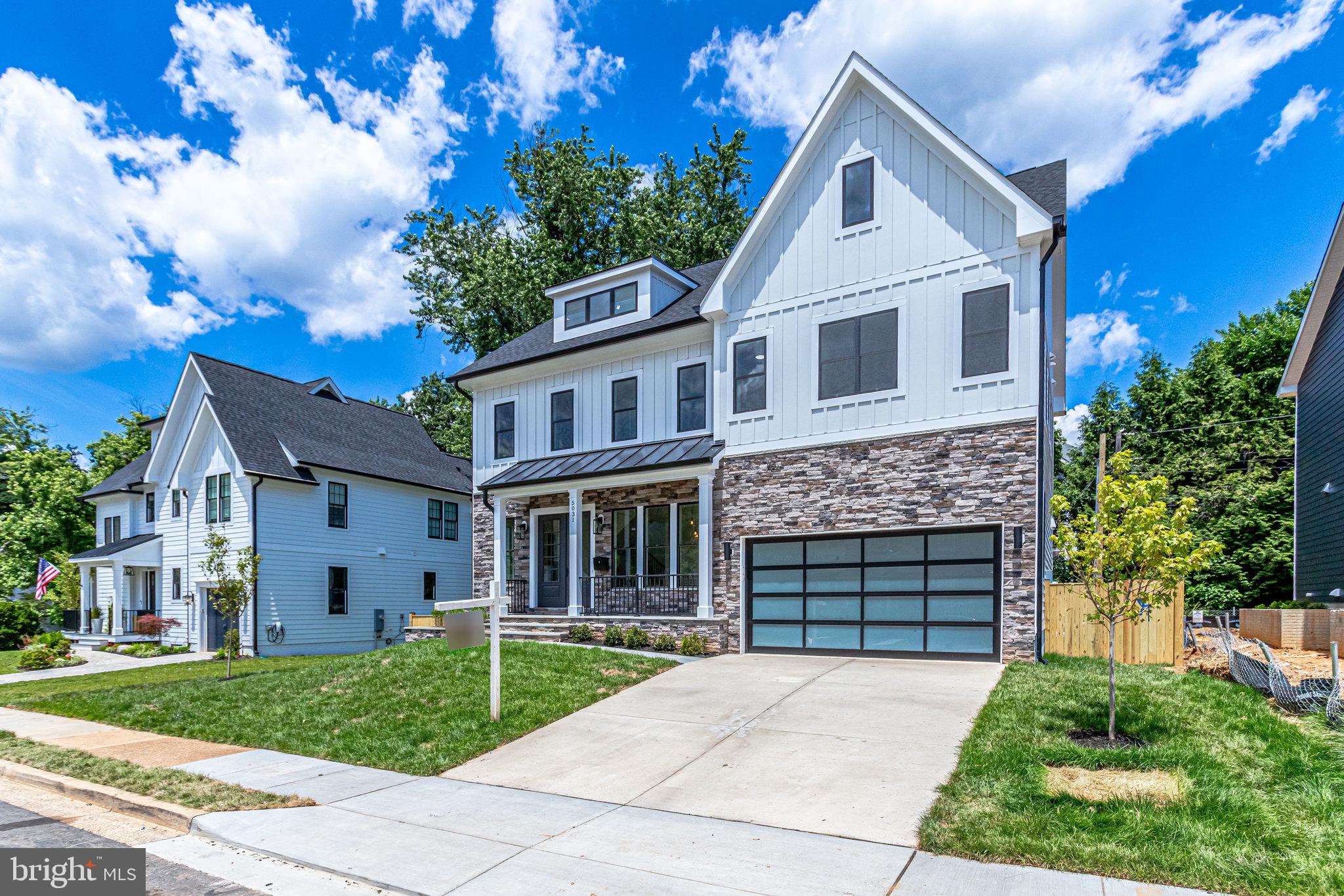 COUNTRY CLUB MANOR - Residential