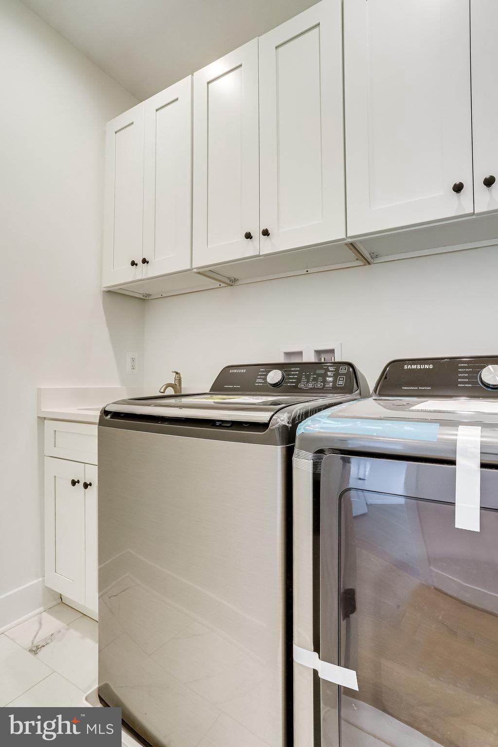 COUNTRY CLUB MANOR - Residential