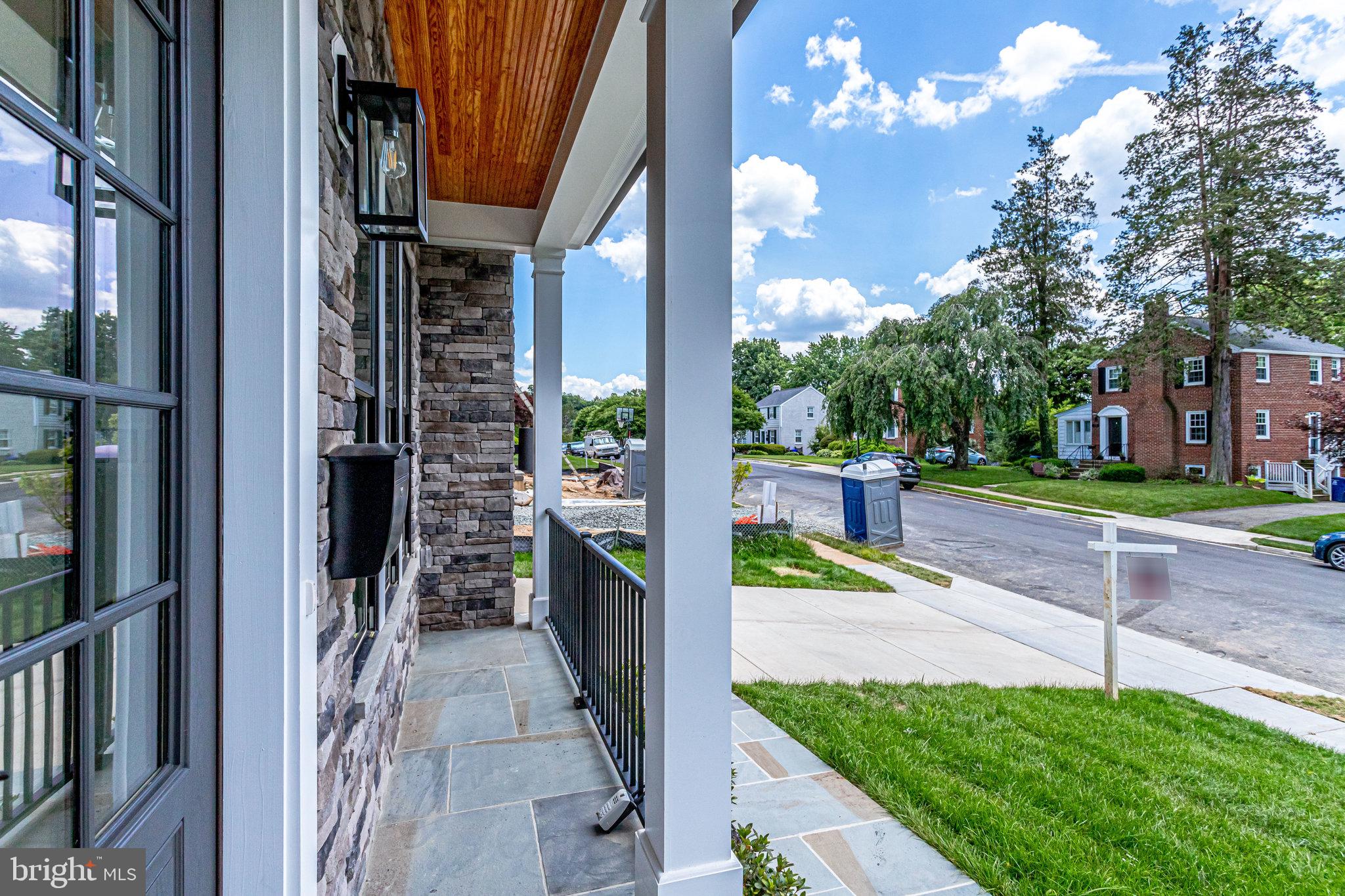 COUNTRY CLUB MANOR - Residential