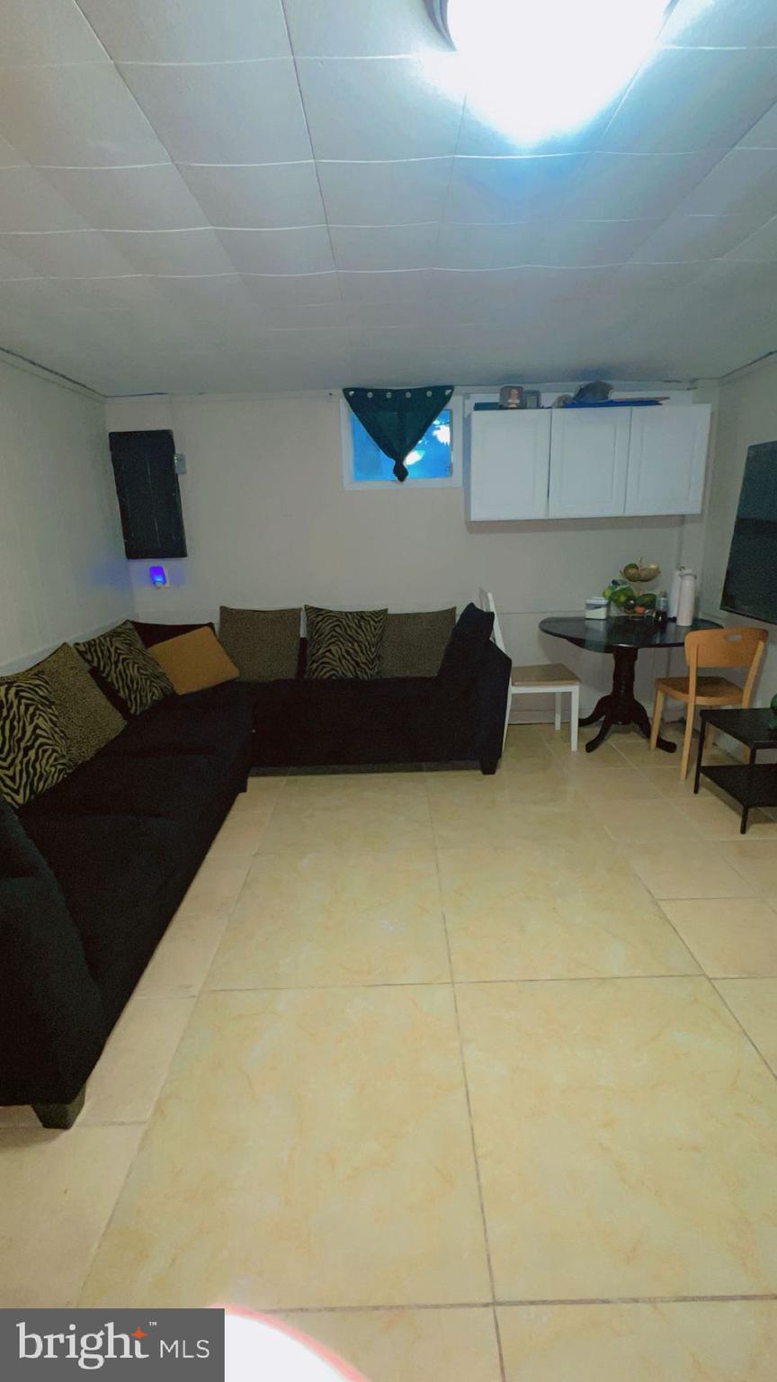 CAPITAL ESTATES - Residential