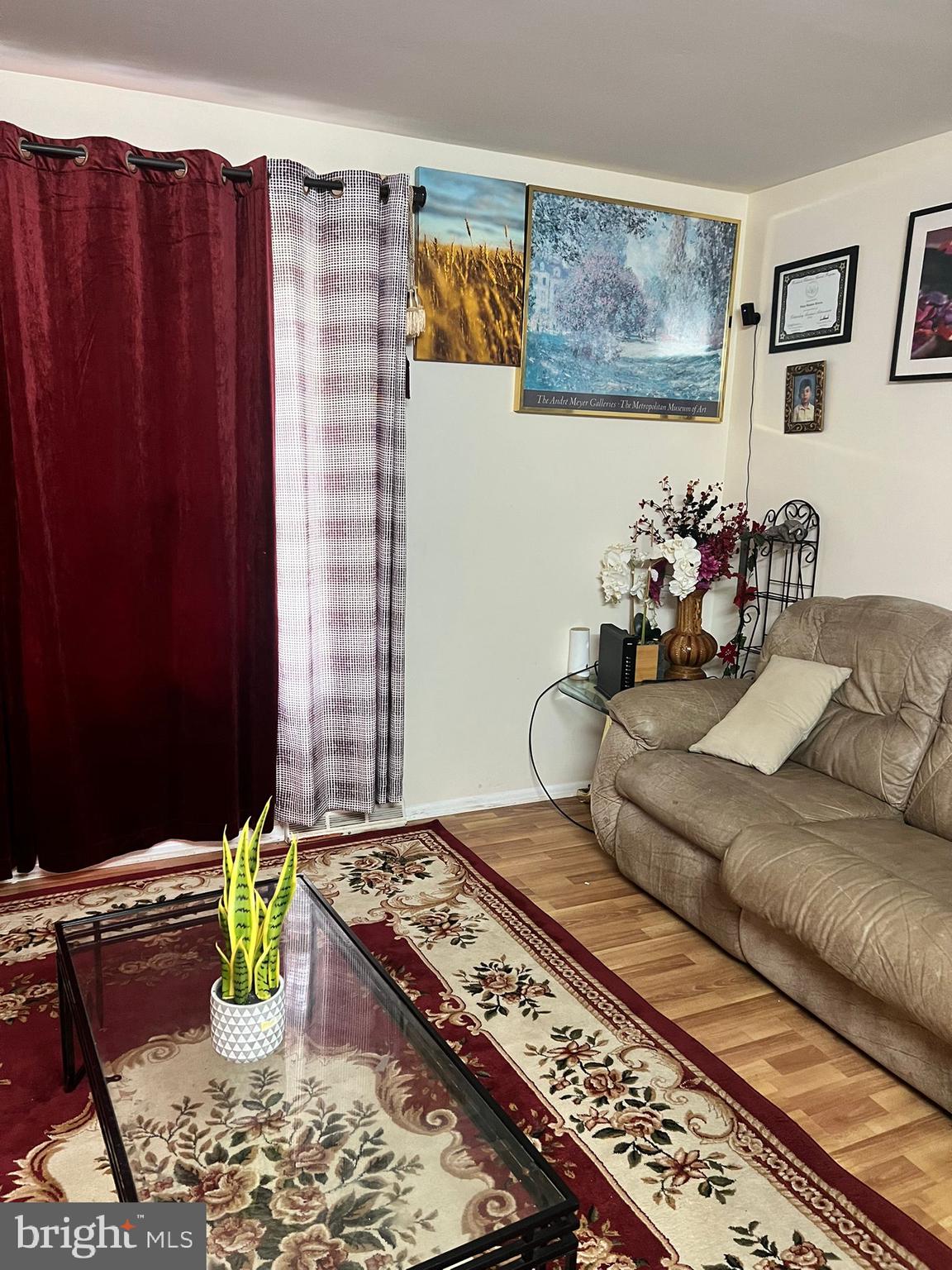 CAPITAL ESTATES - Residential