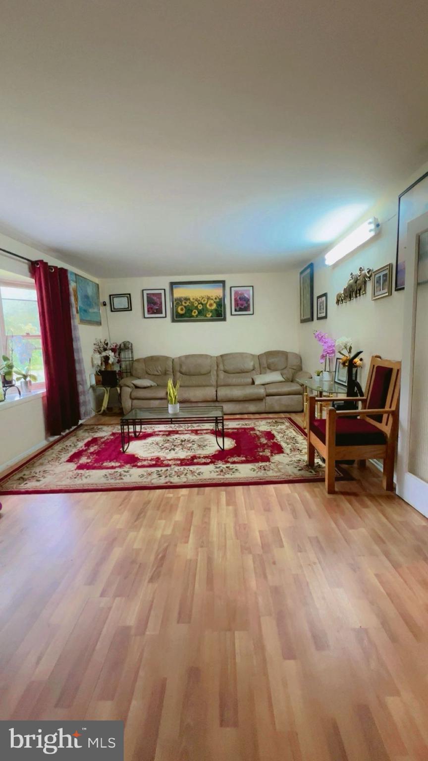 CAPITAL ESTATES - Residential