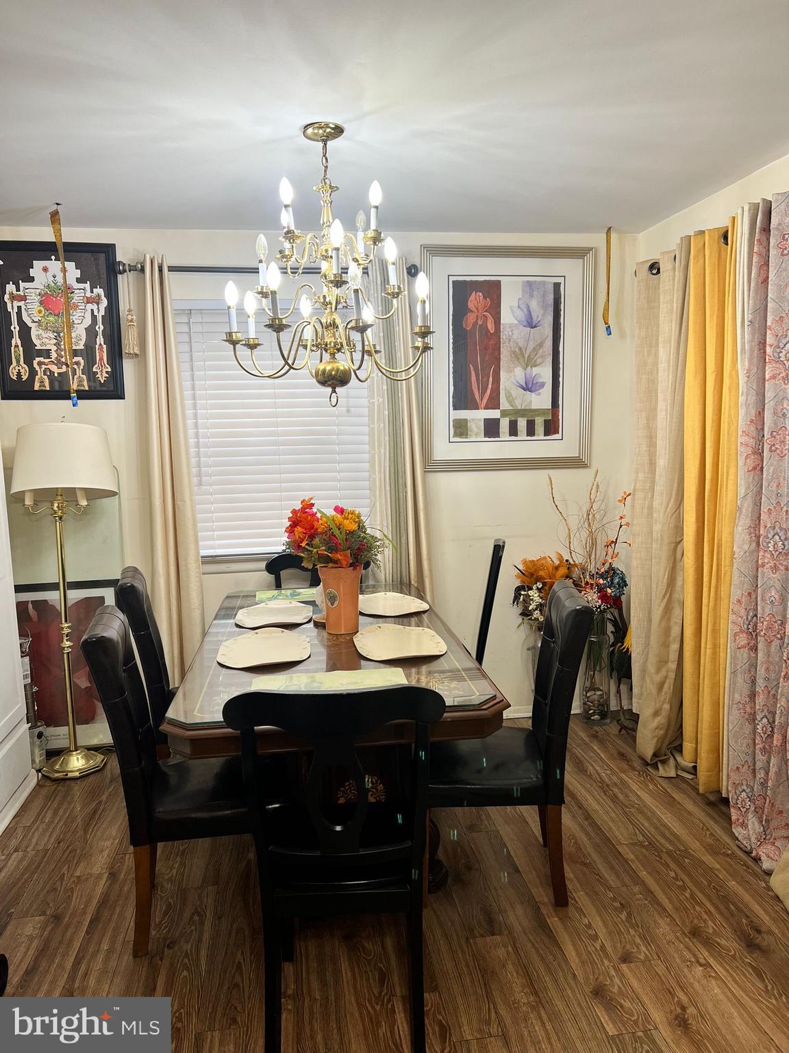 CAPITAL ESTATES - Residential