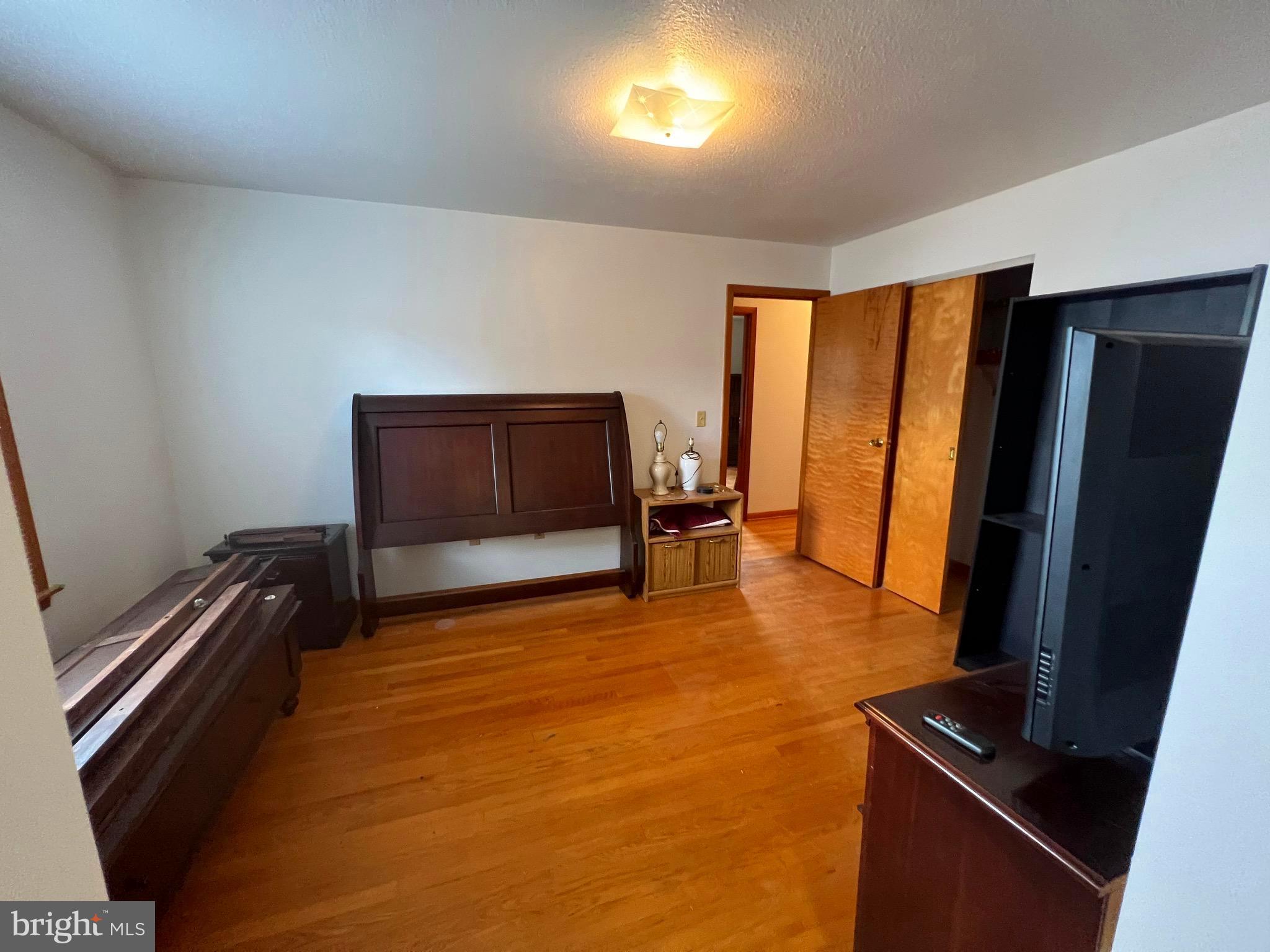 LUDWICK AIRPORT - Residential