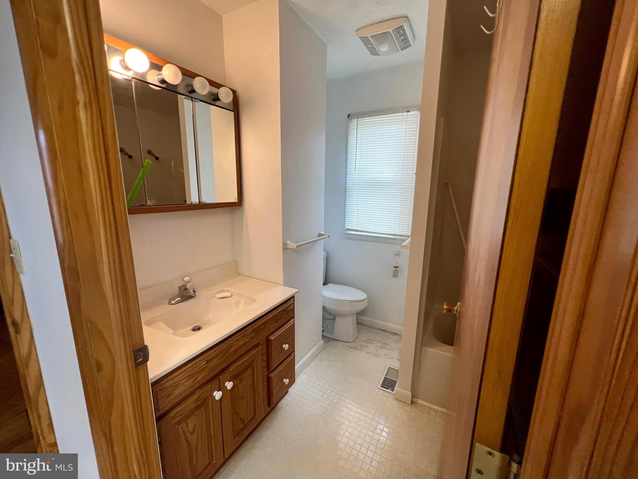 LUDWICK AIRPORT - Residential