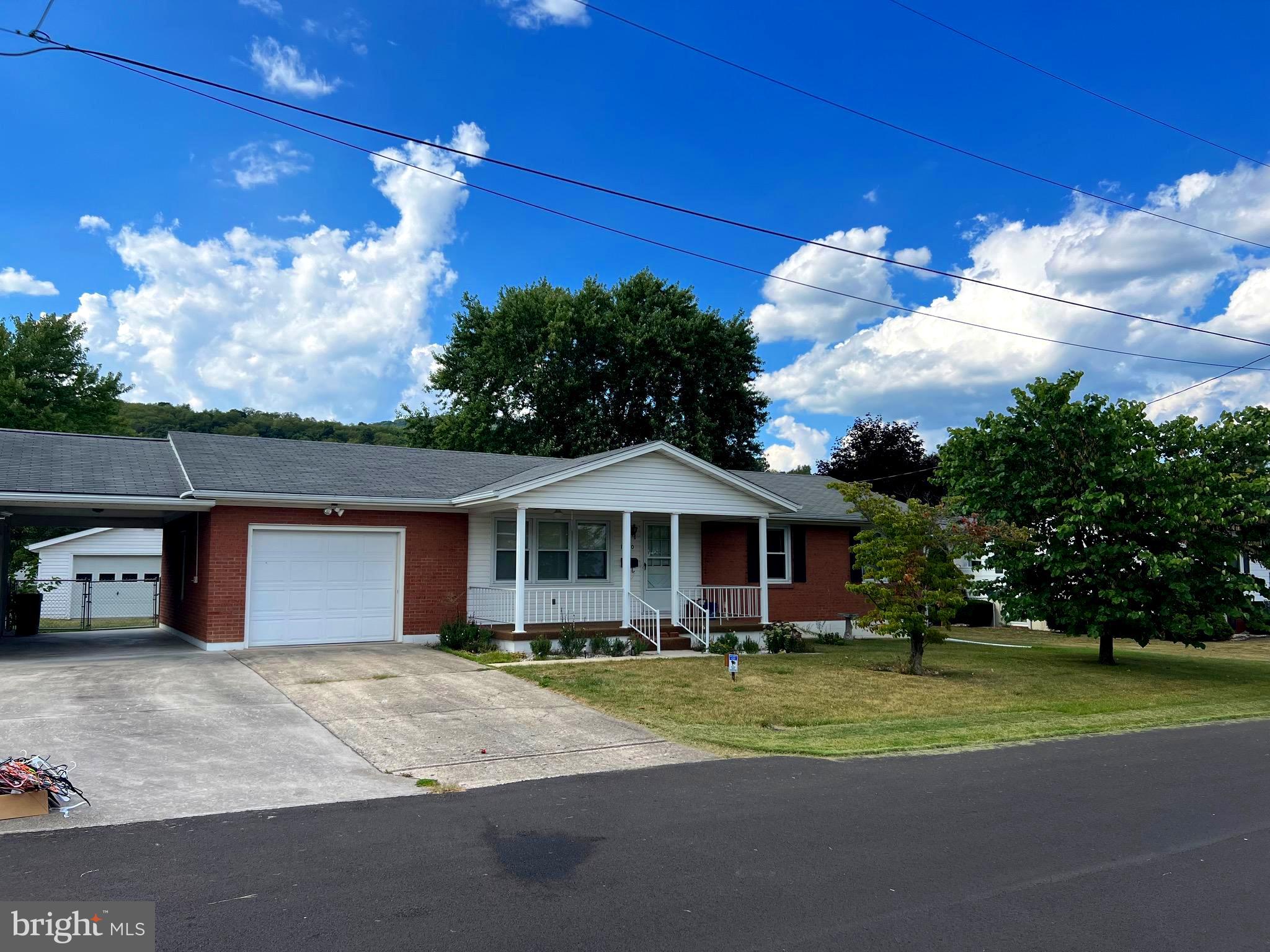 LUDWICK AIRPORT - Residential