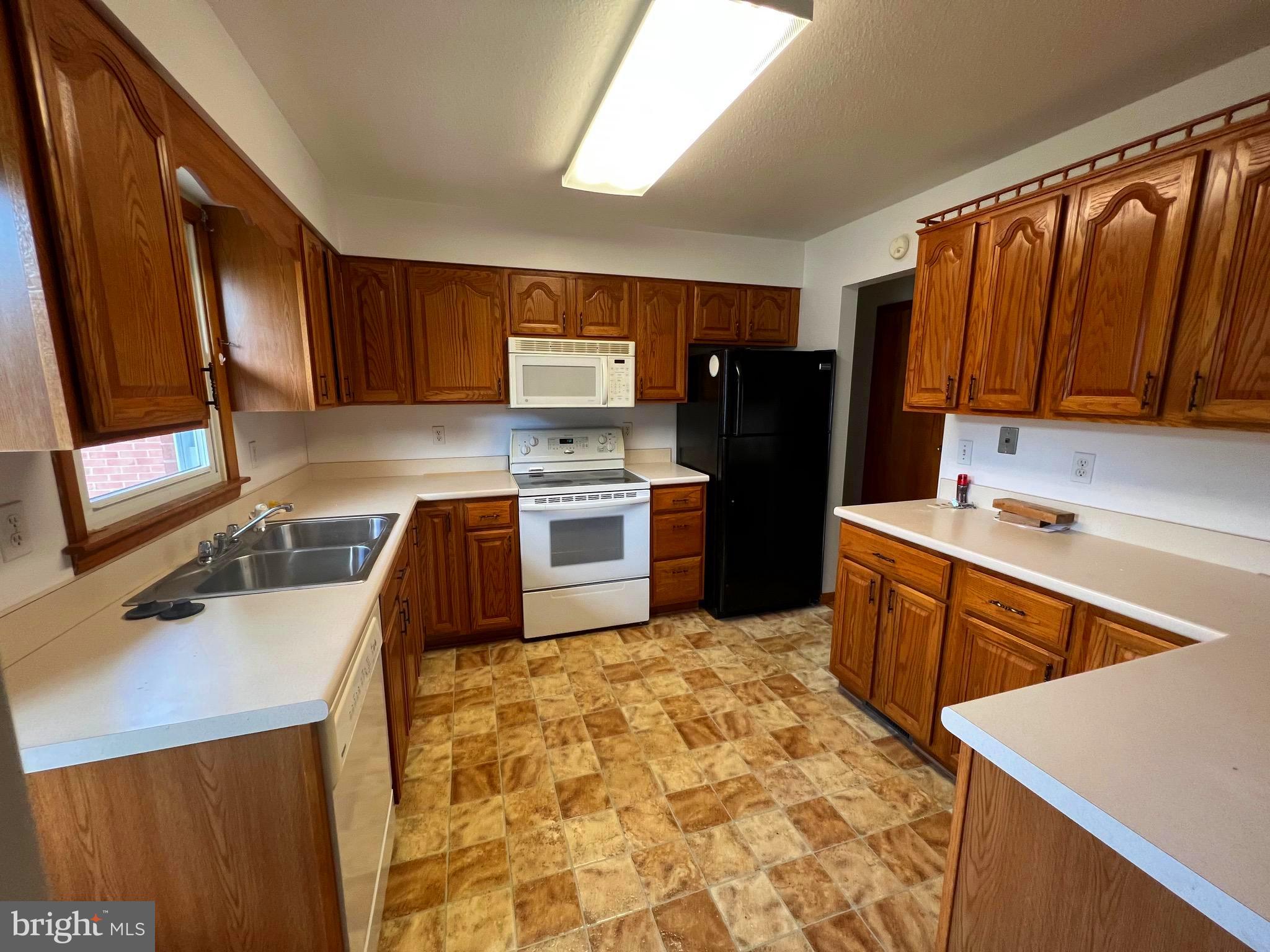 LUDWICK AIRPORT - Residential